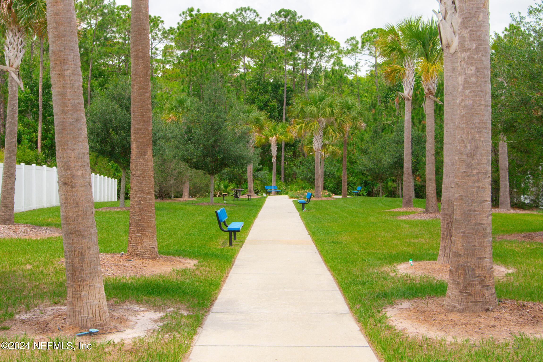 712 SEVILLE Parkway