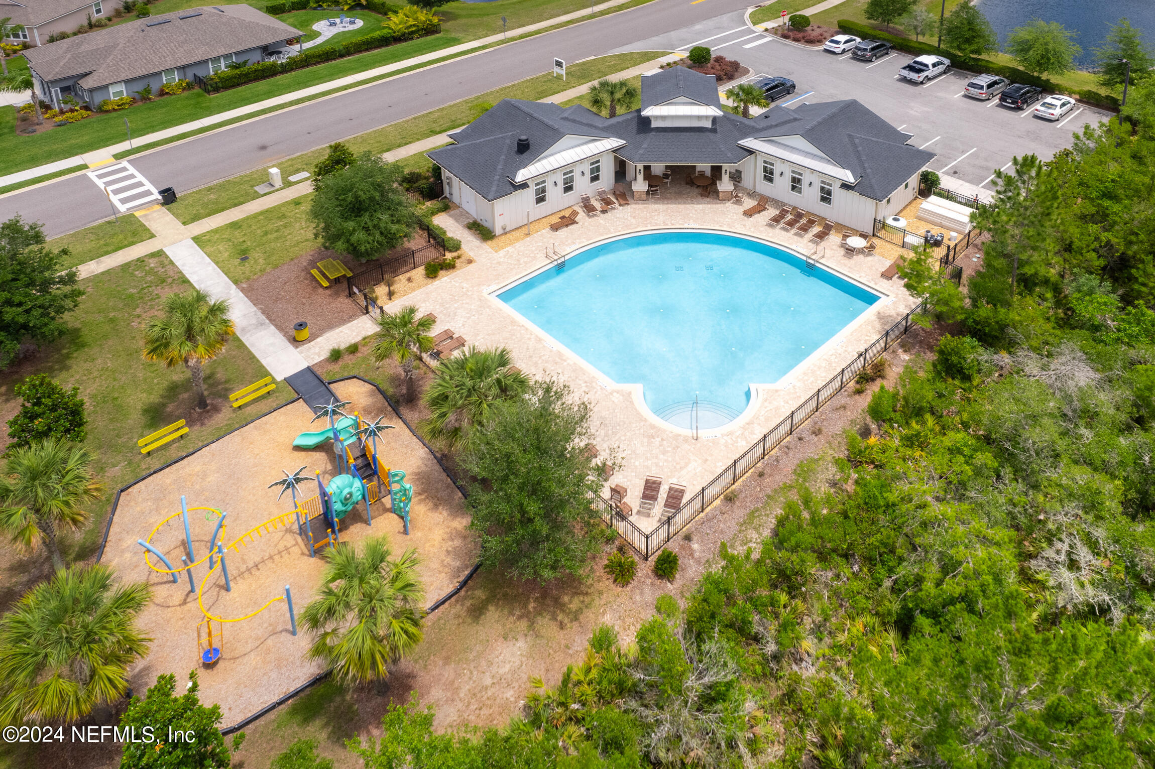 712 SEVILLE Parkway