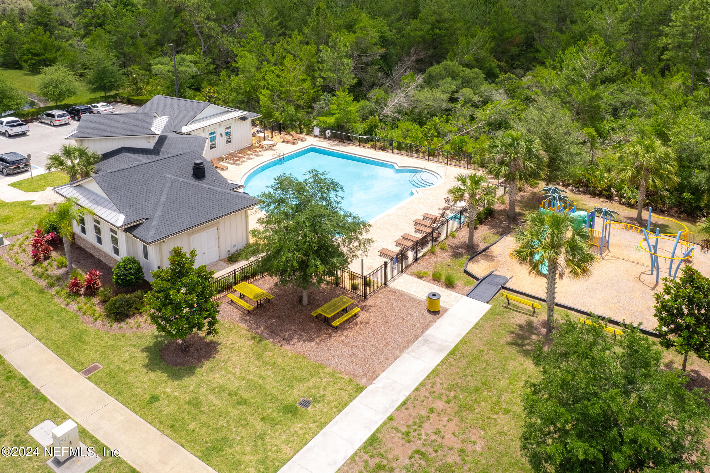 712 SEVILLE Parkway