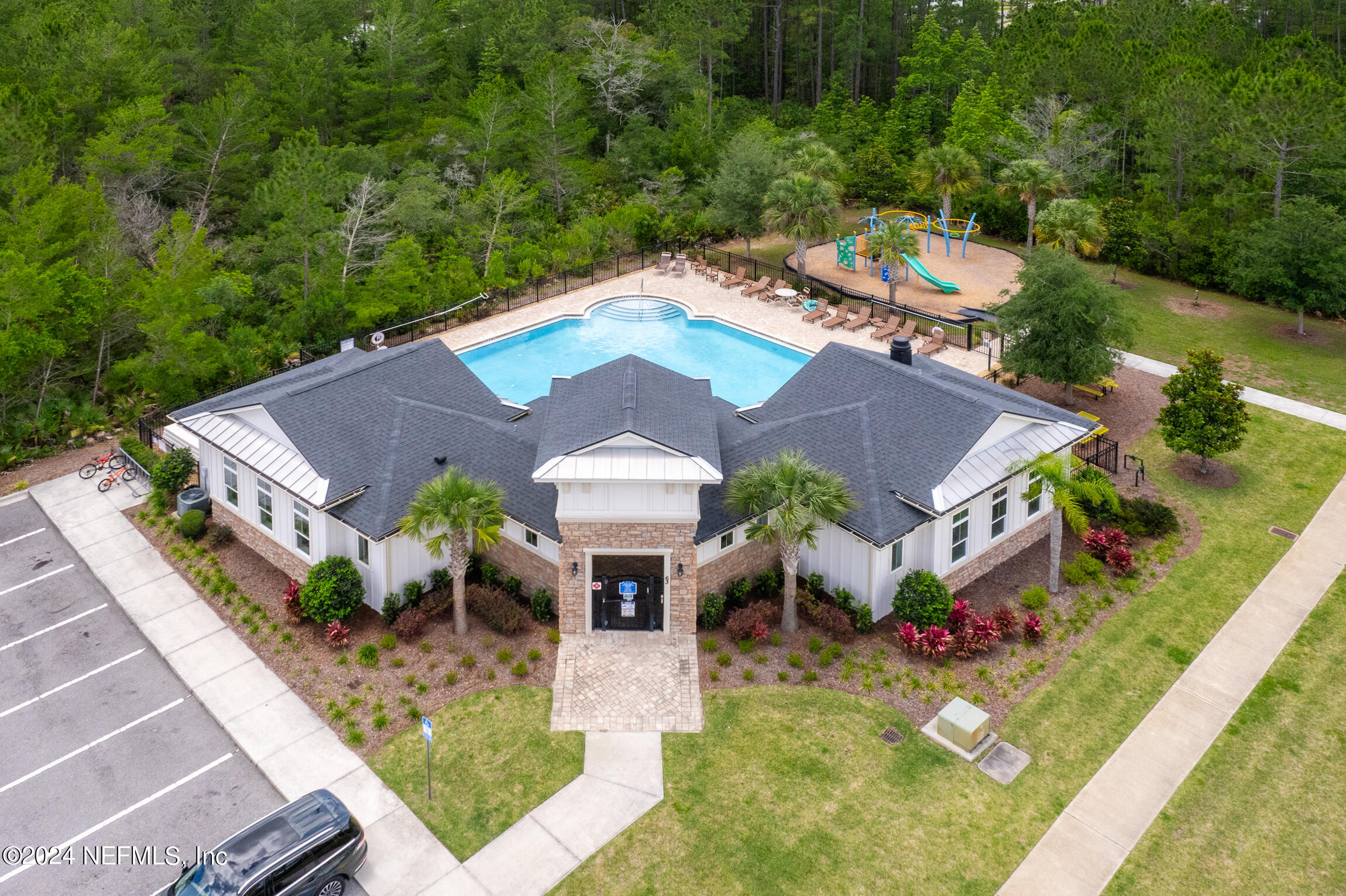 712 SEVILLE Parkway