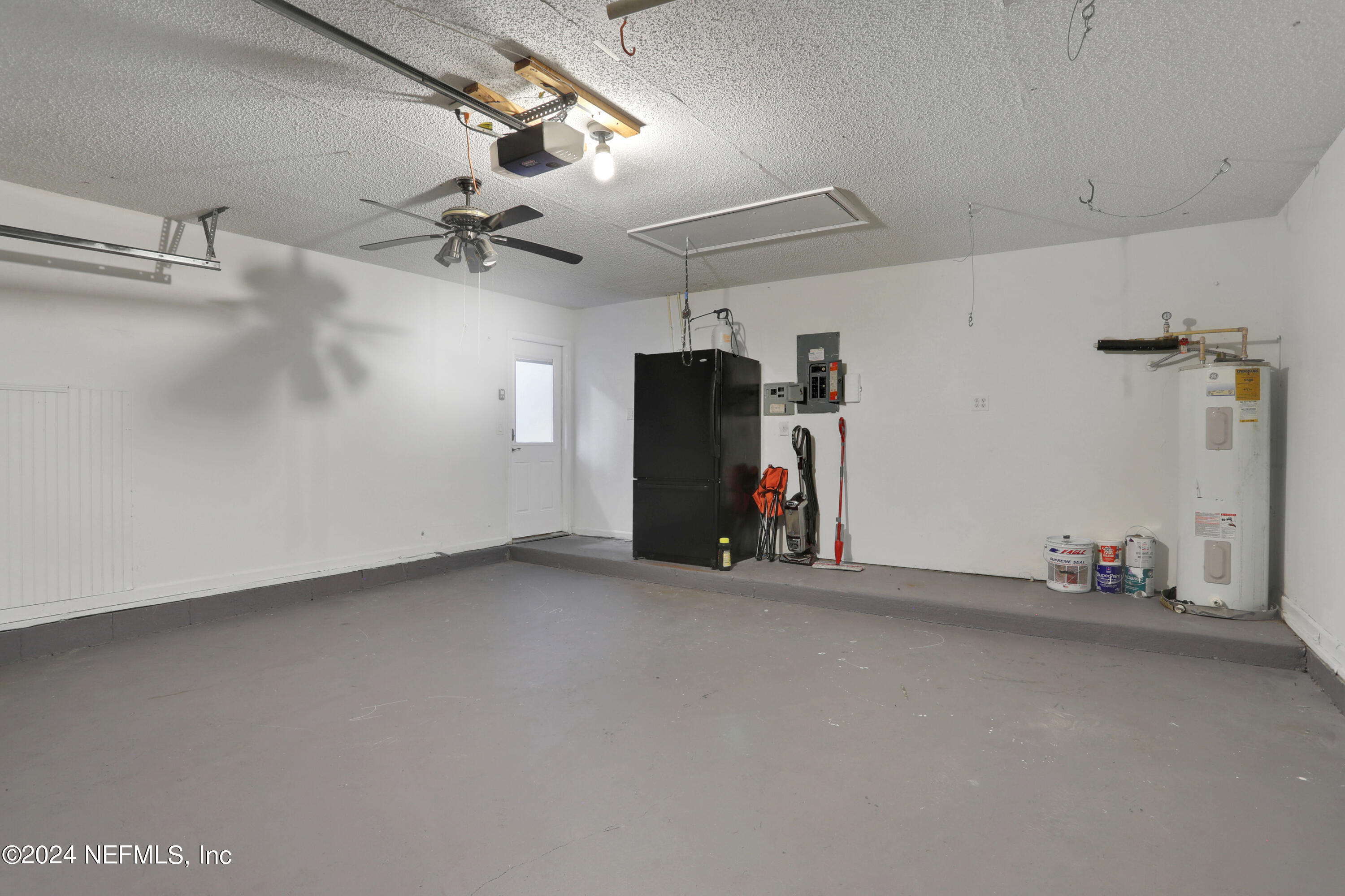 1229 ZEPHYR Way S