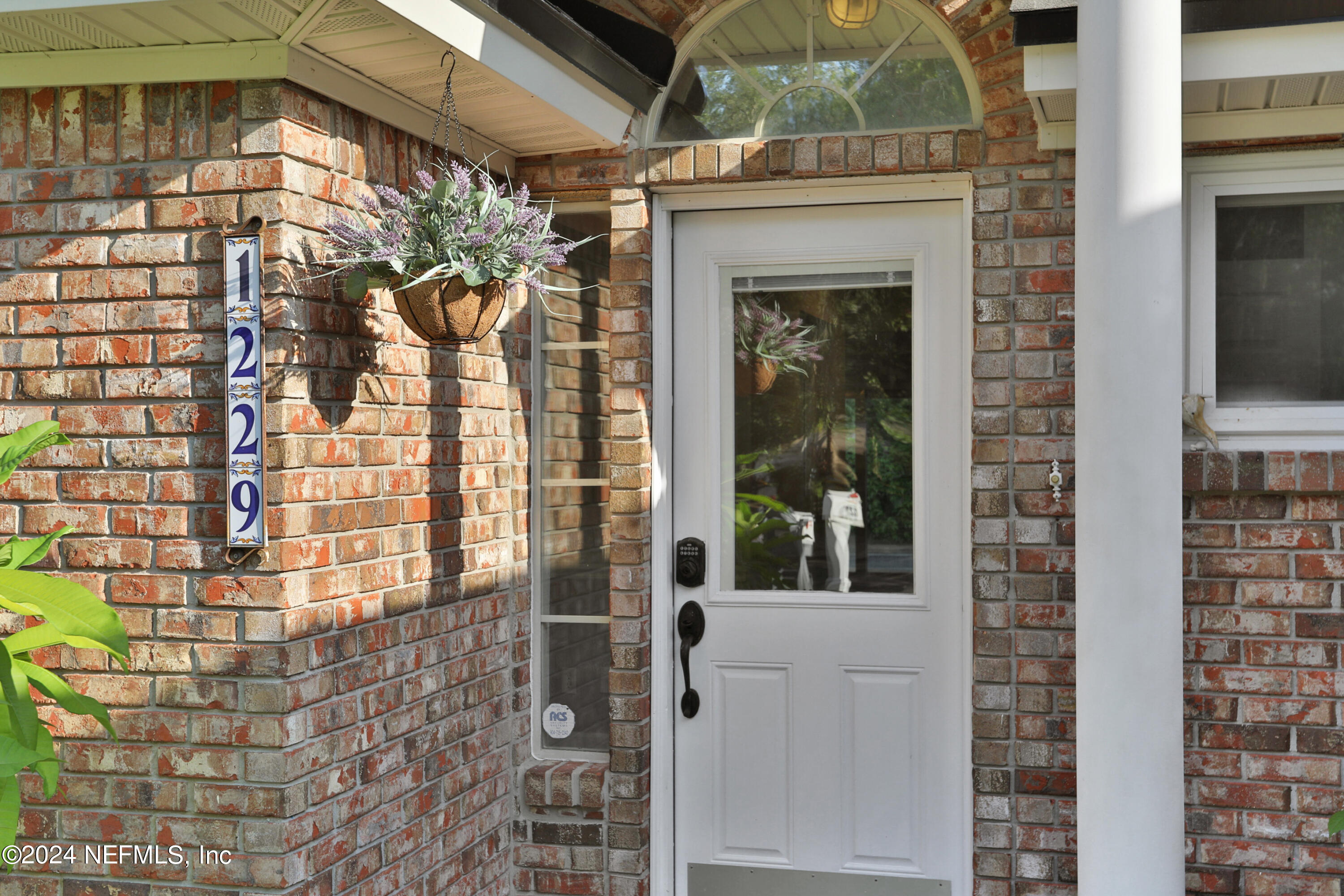 1229 ZEPHYR Way S