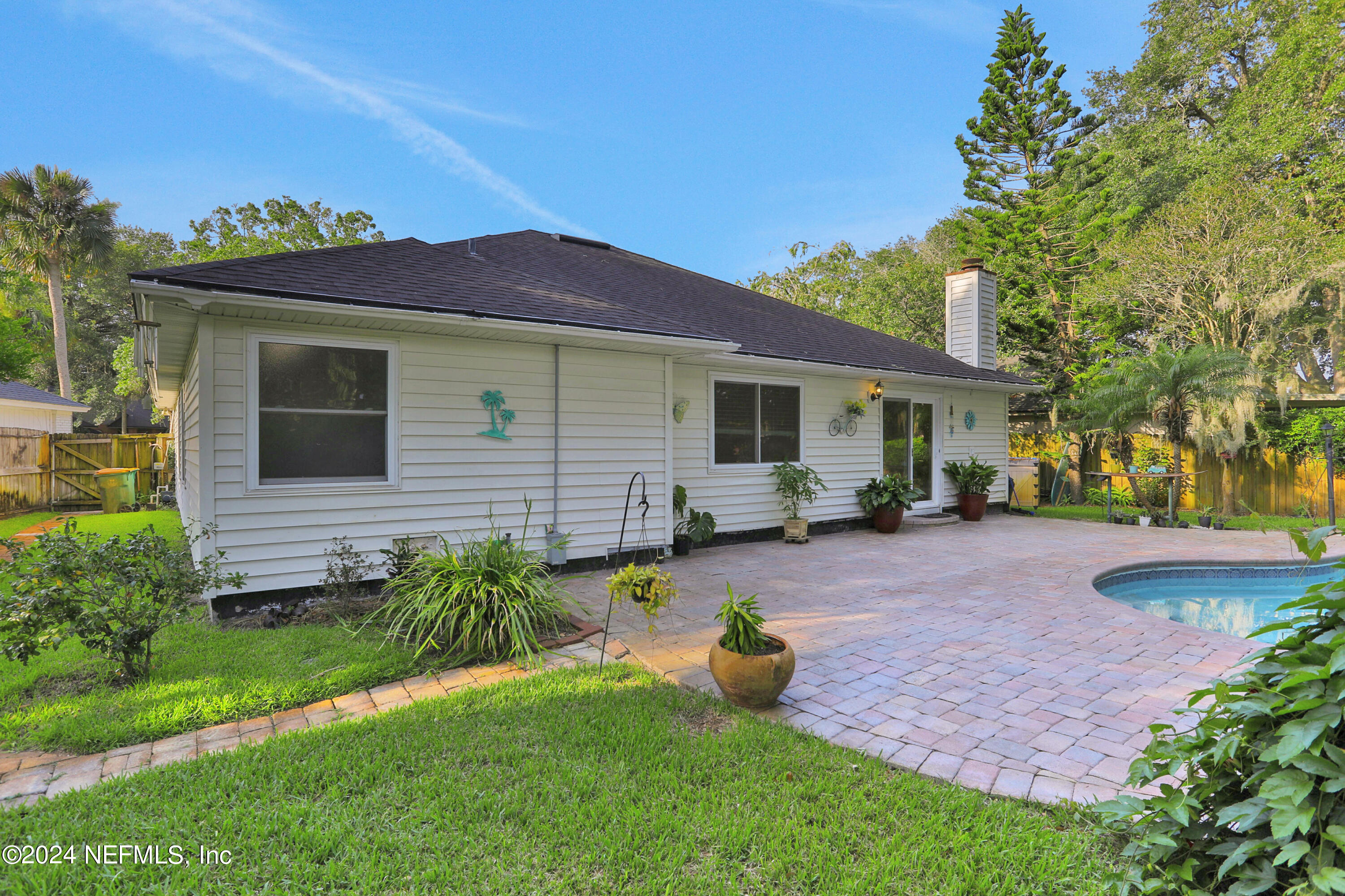1229 ZEPHYR Way S