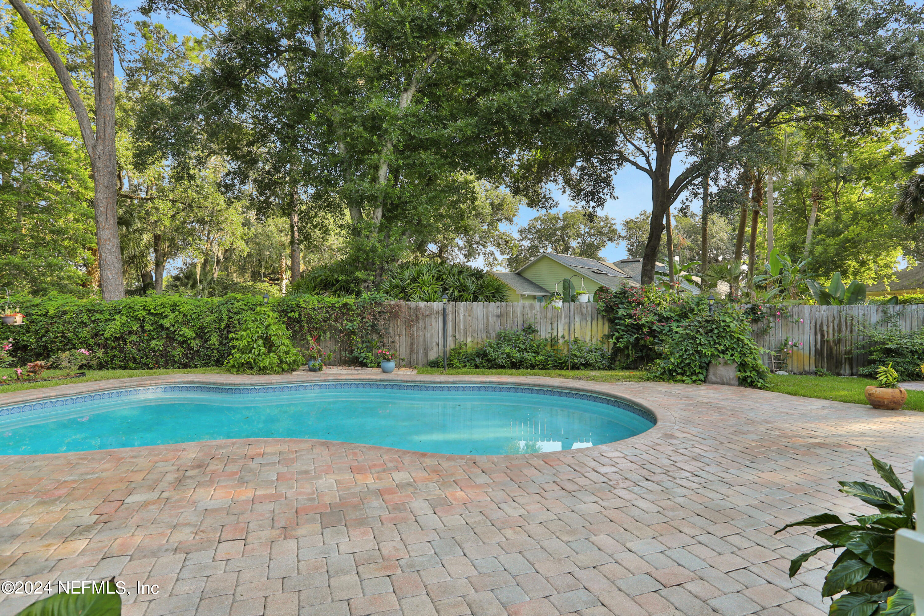 1229 ZEPHYR Way S