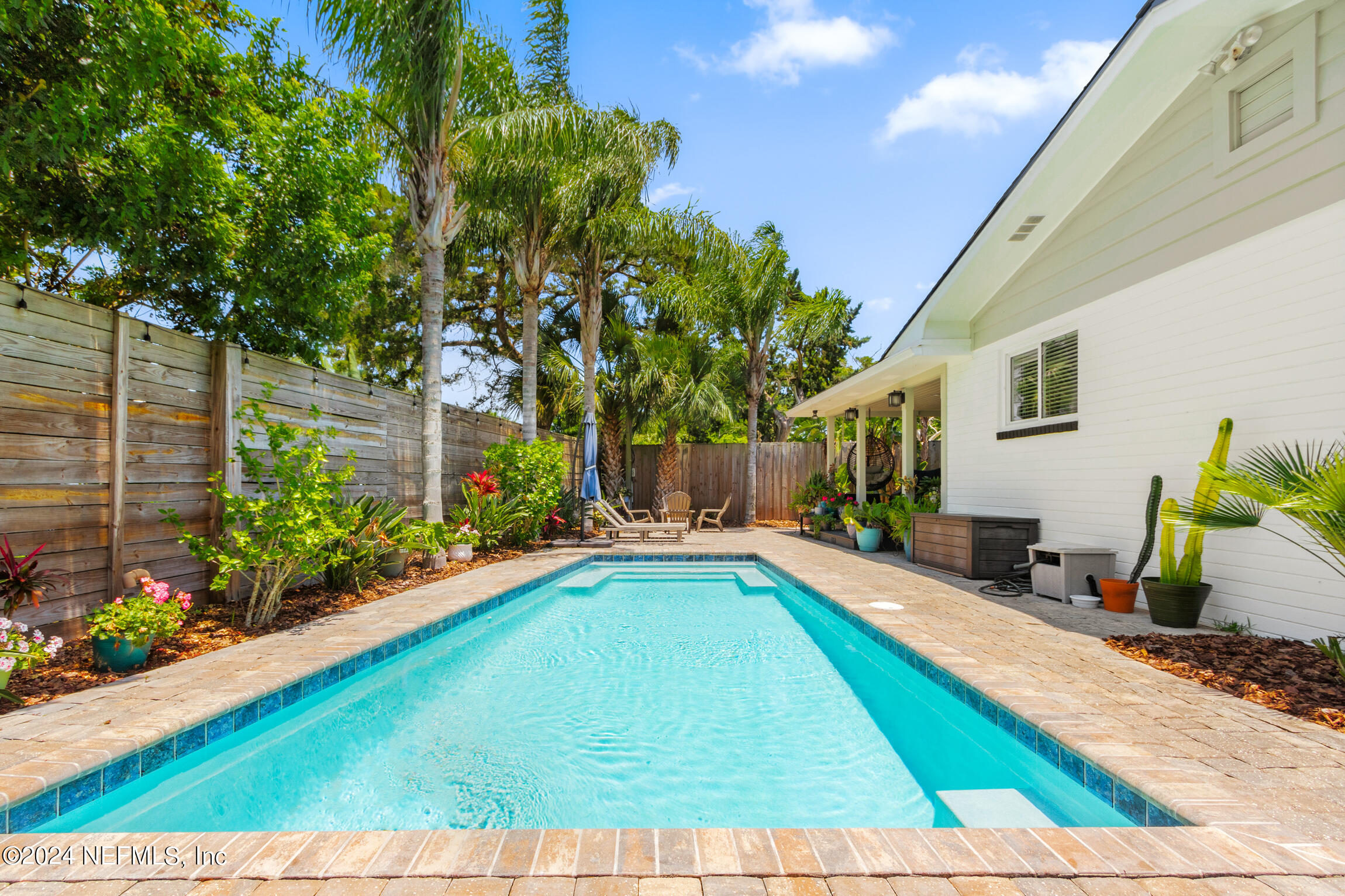 27 MONTRANO Avenue