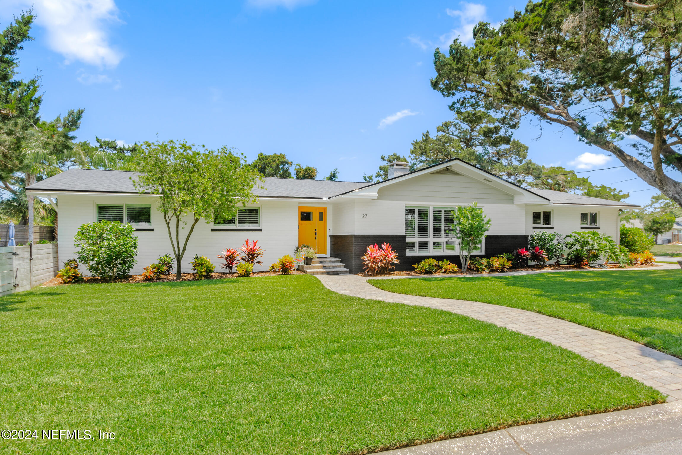 27 MONTRANO Avenue