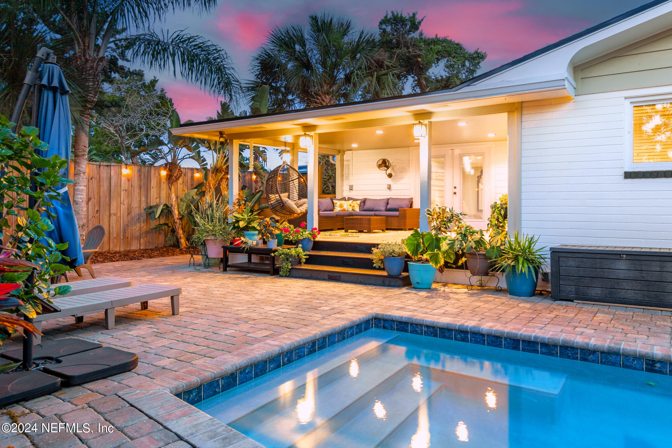 27 MONTRANO Avenue