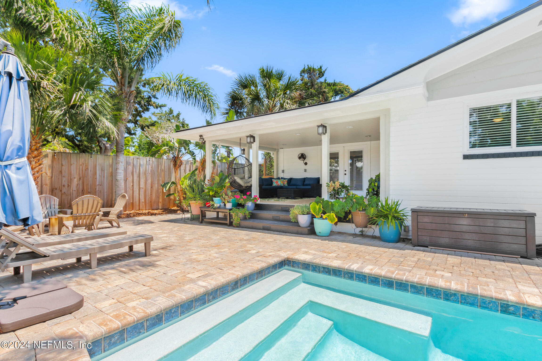 27 MONTRANO Avenue