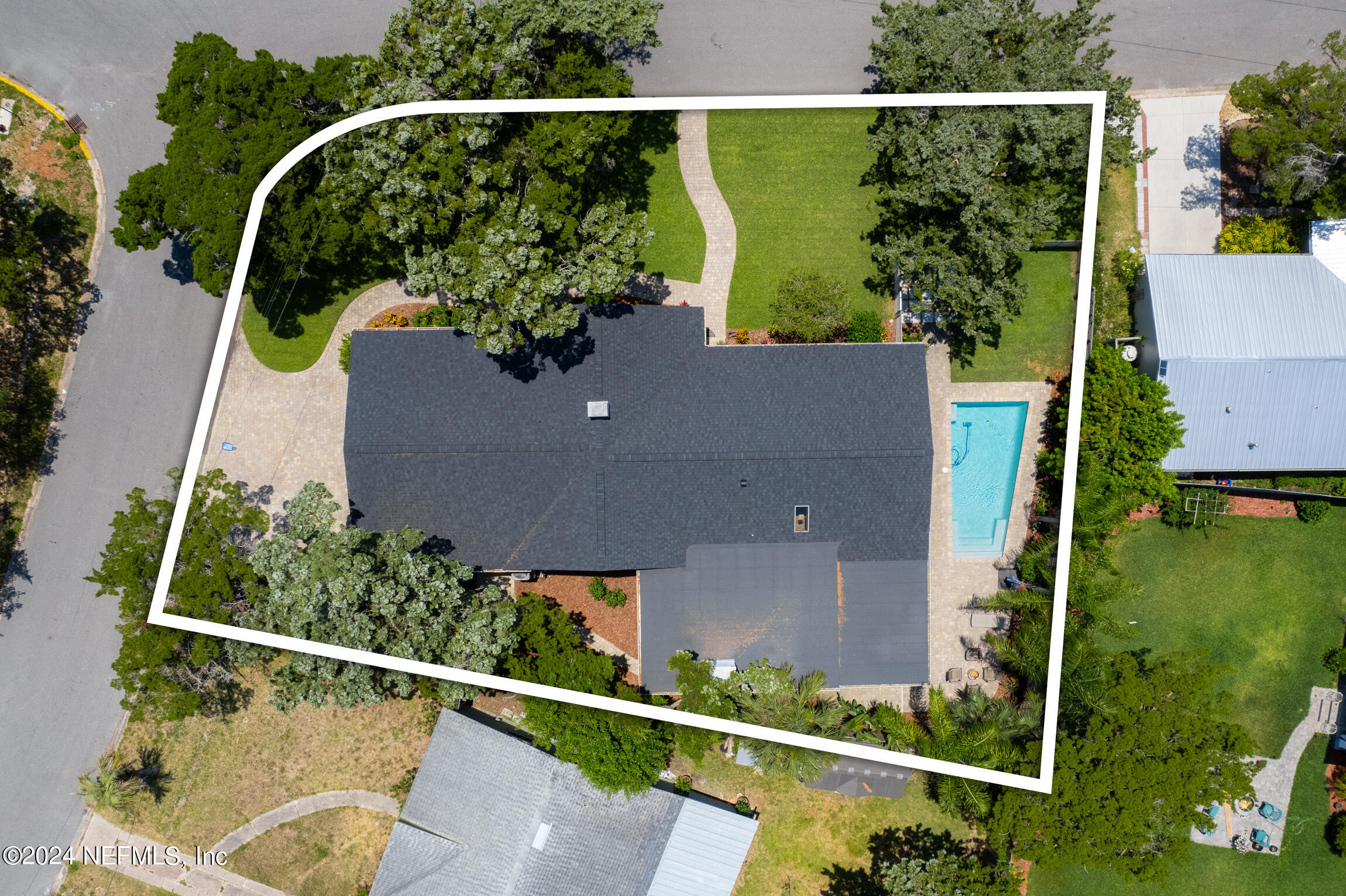27 MONTRANO Avenue