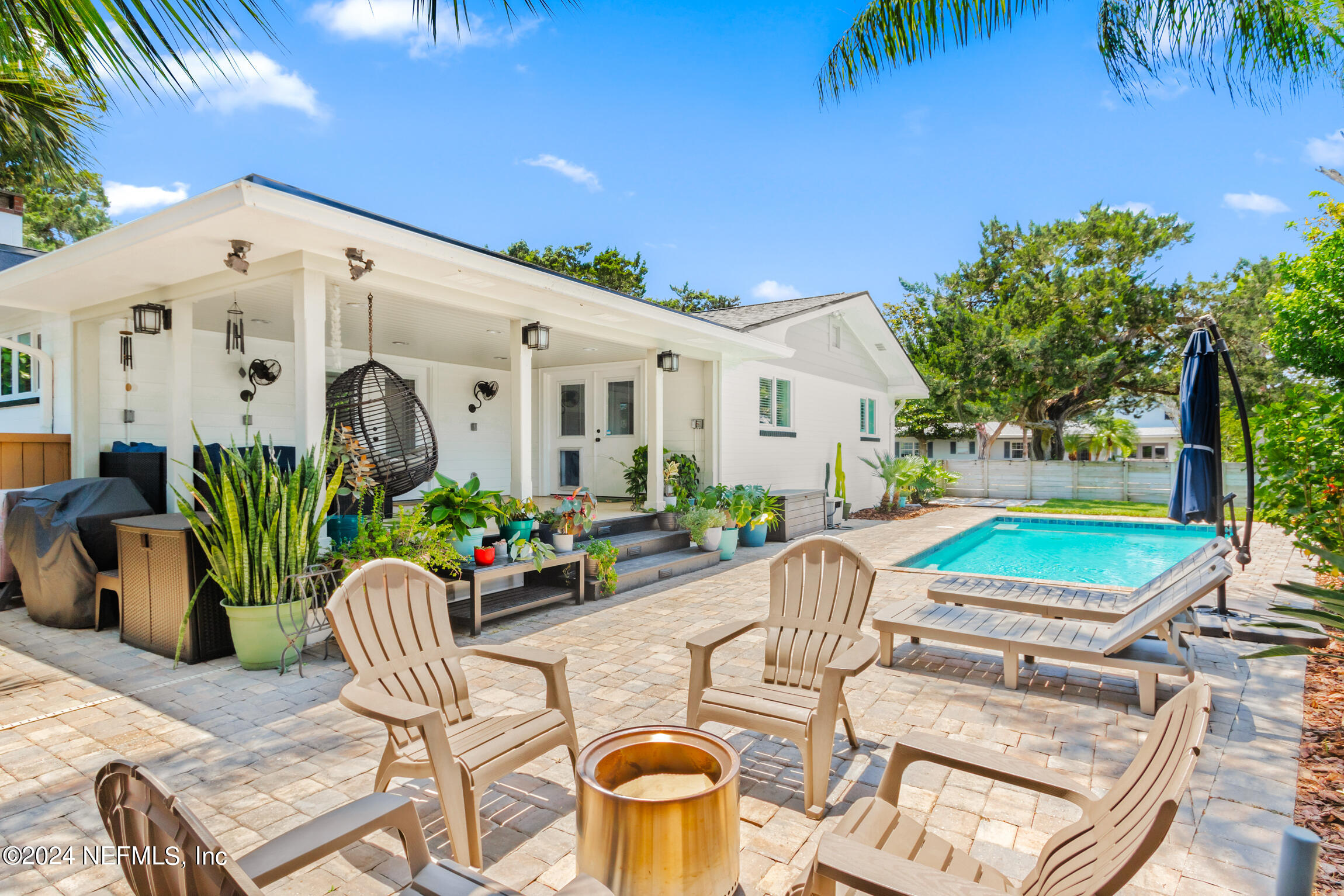 27 MONTRANO Avenue