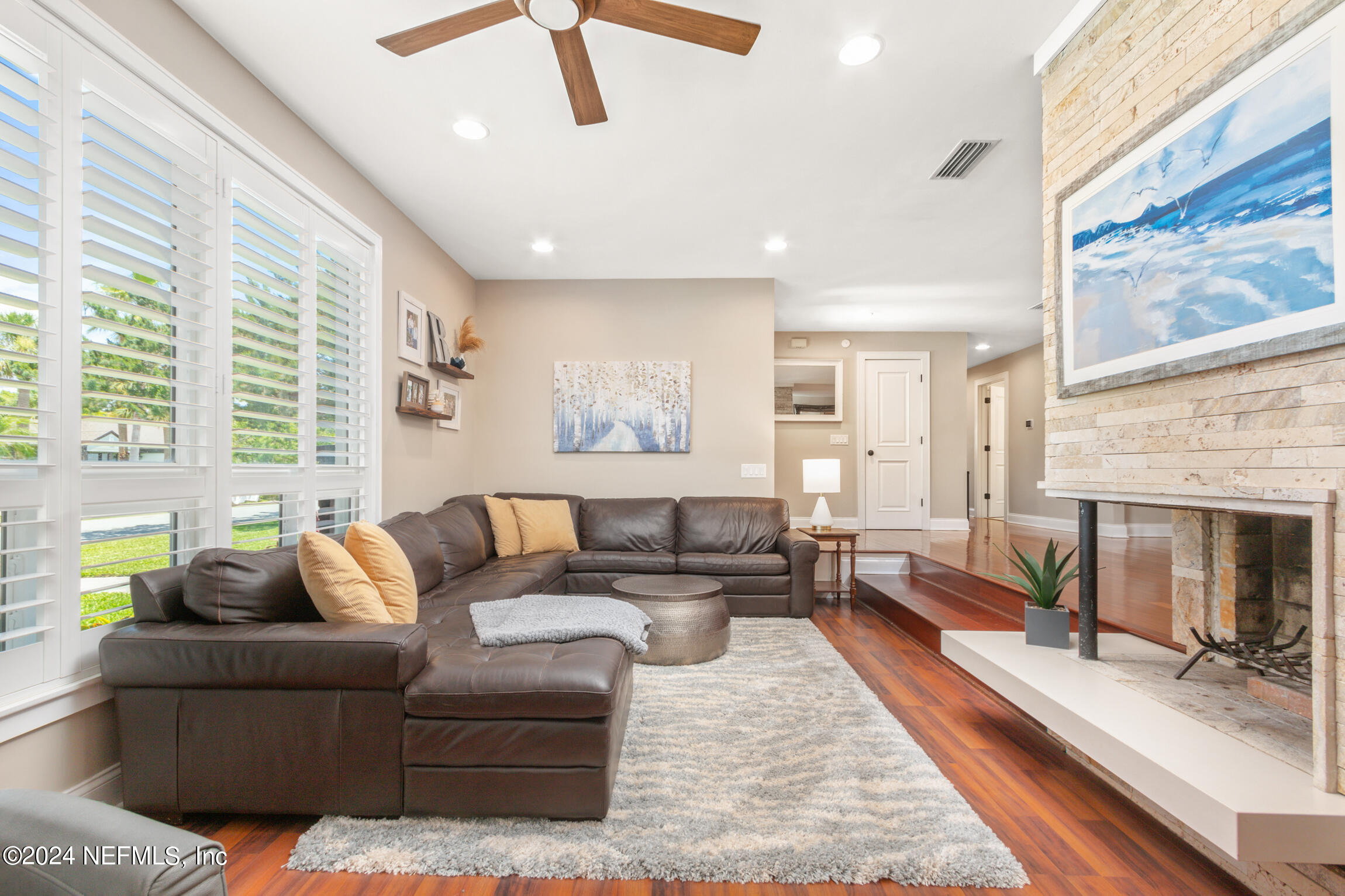 27 MONTRANO Avenue