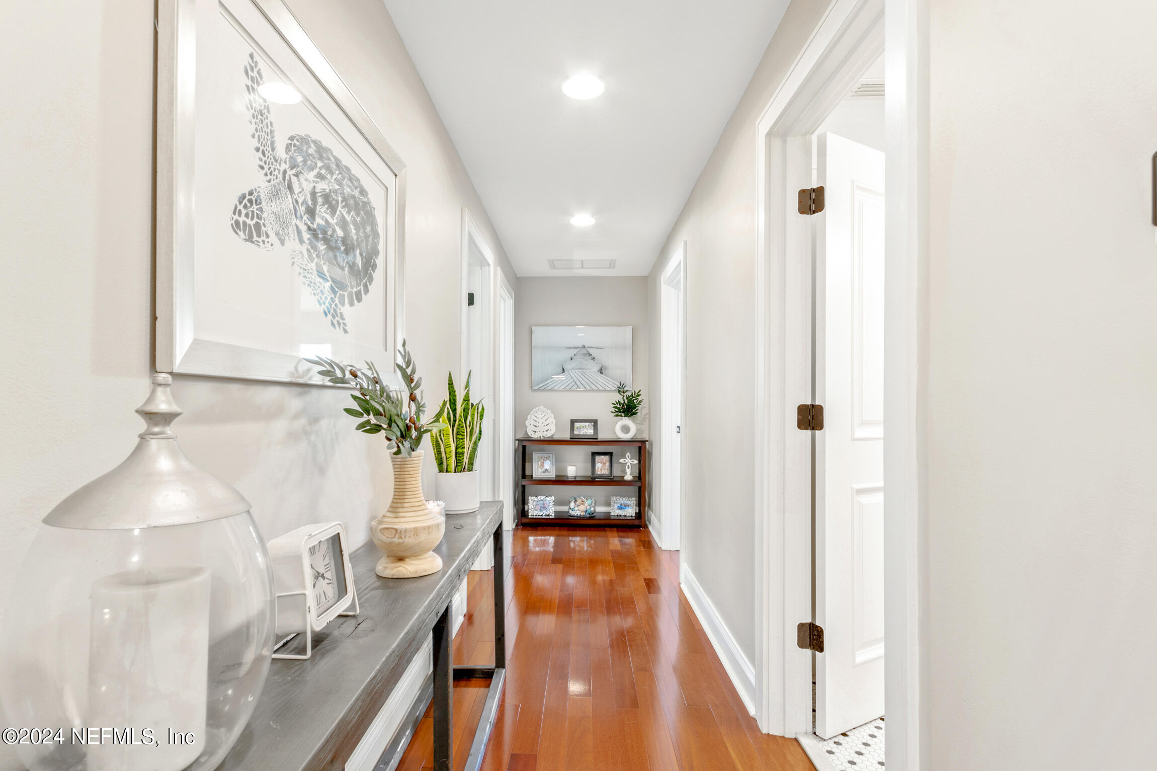 27 MONTRANO Avenue
