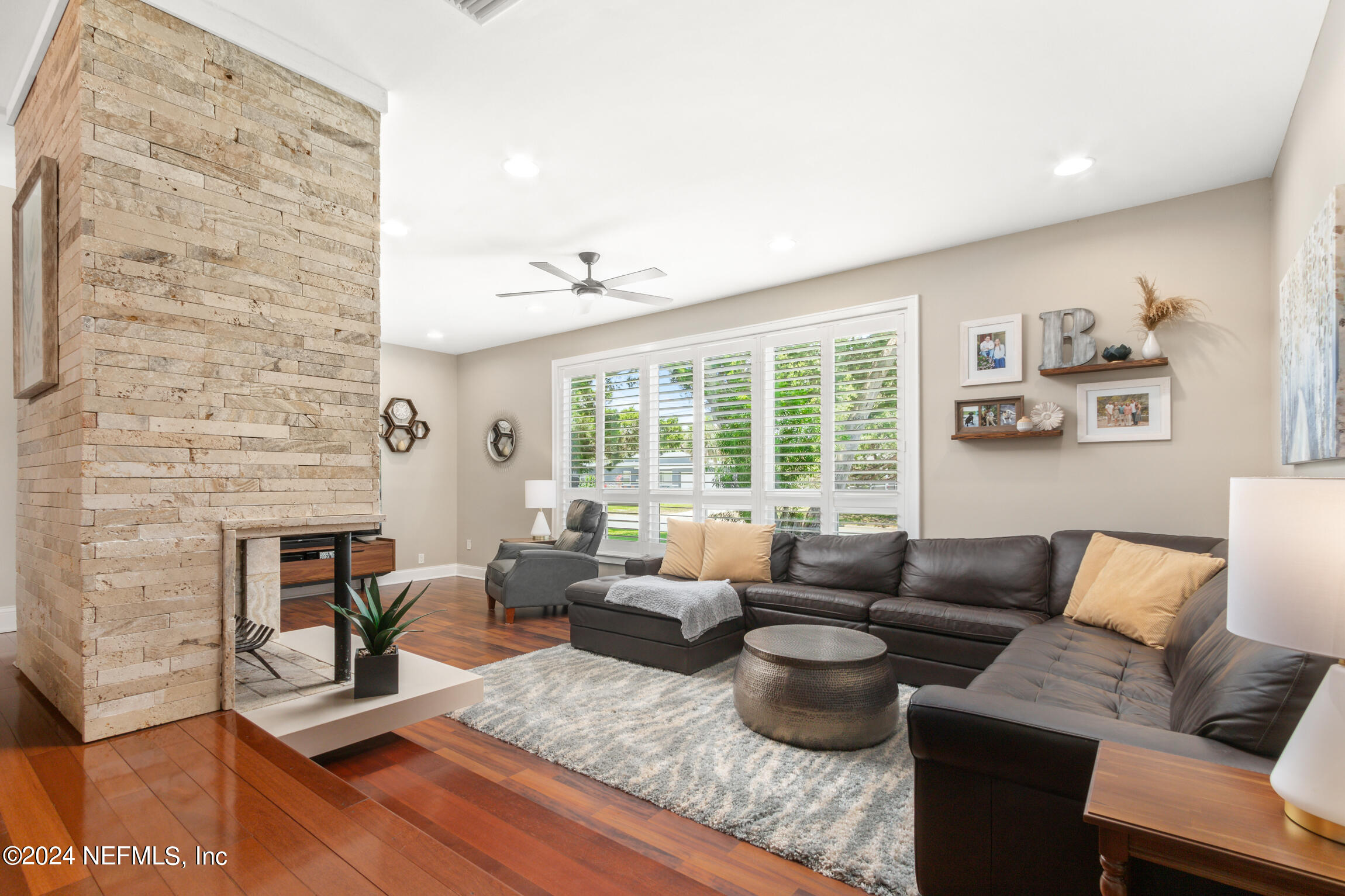 27 MONTRANO Avenue