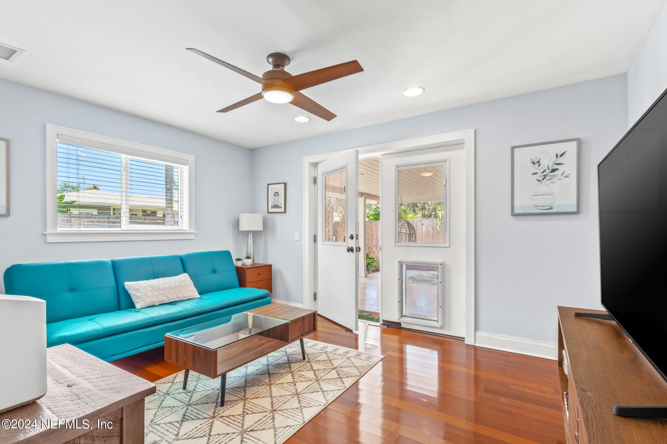27 MONTRANO Avenue