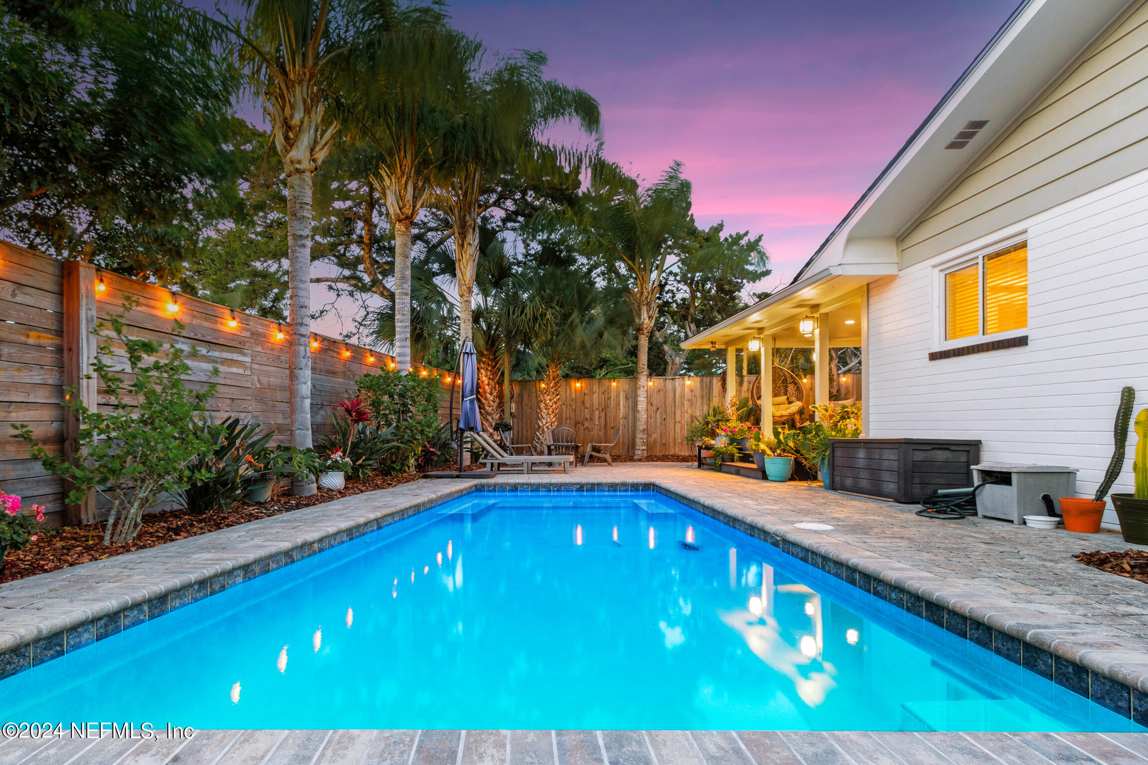27 MONTRANO Avenue