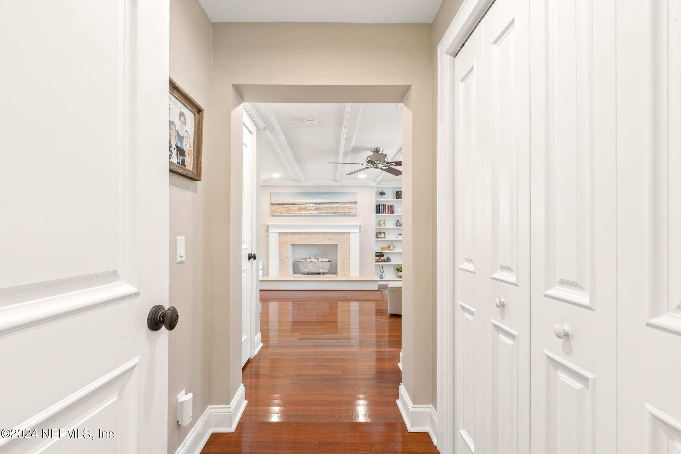 27 MONTRANO Avenue