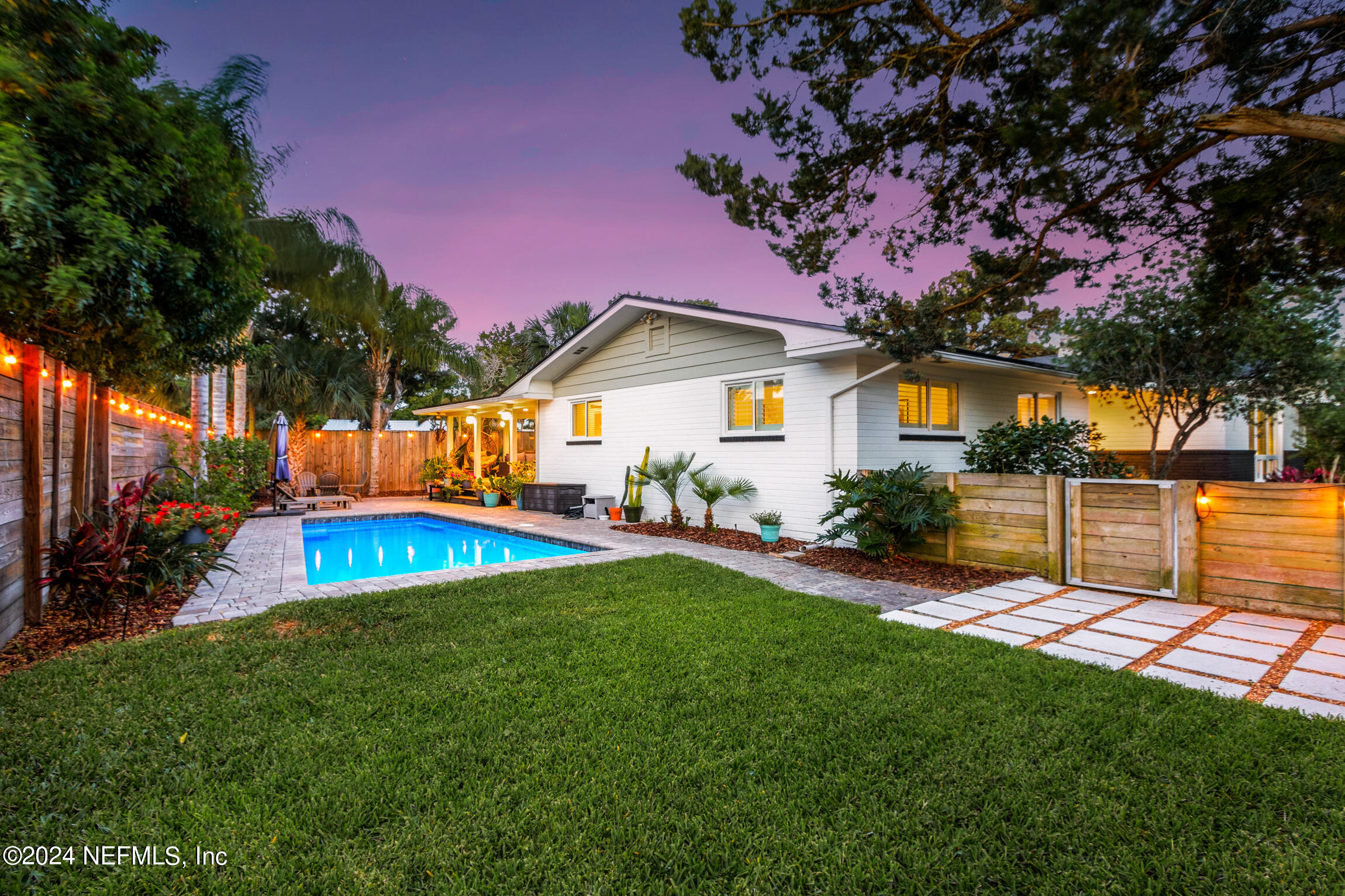 27 MONTRANO Avenue