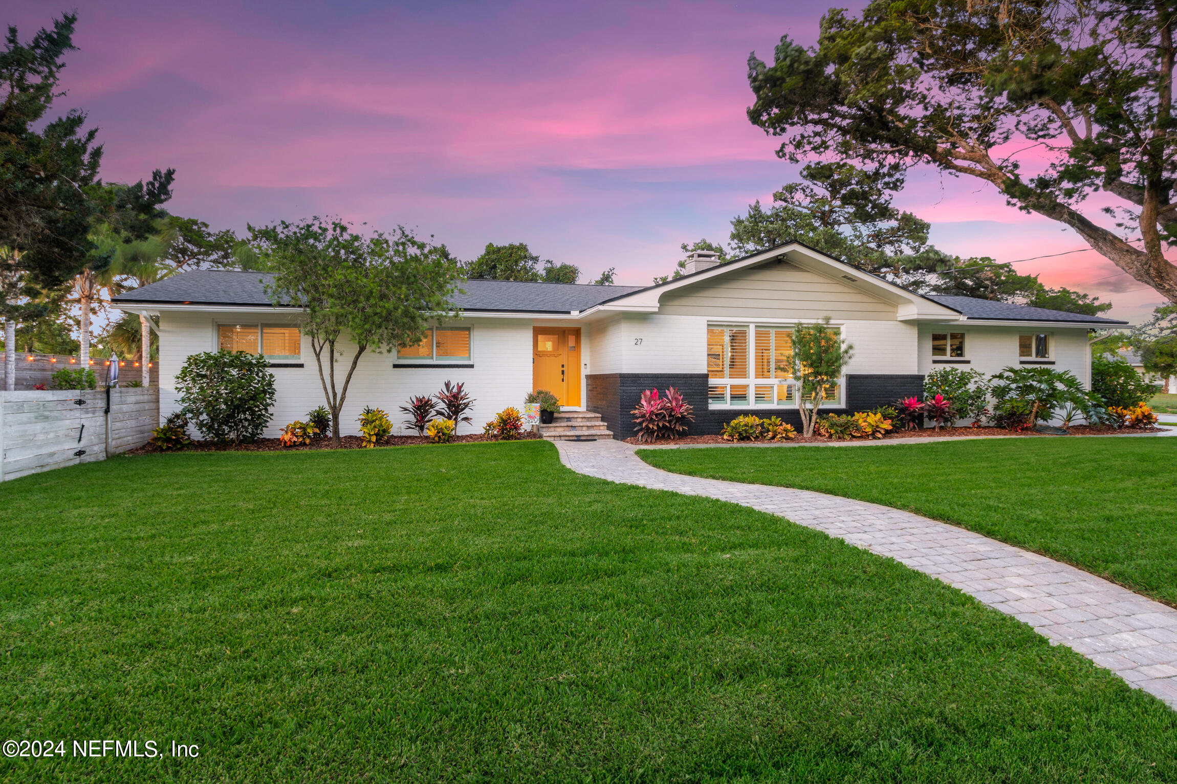 27 MONTRANO Avenue