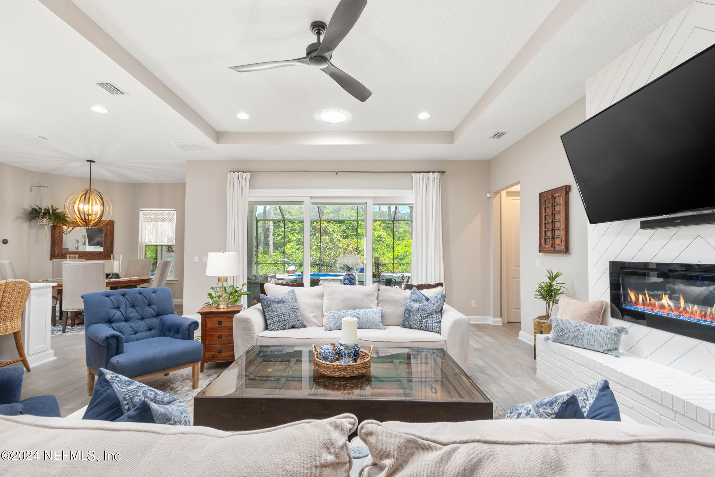 595 PESCADO Drive