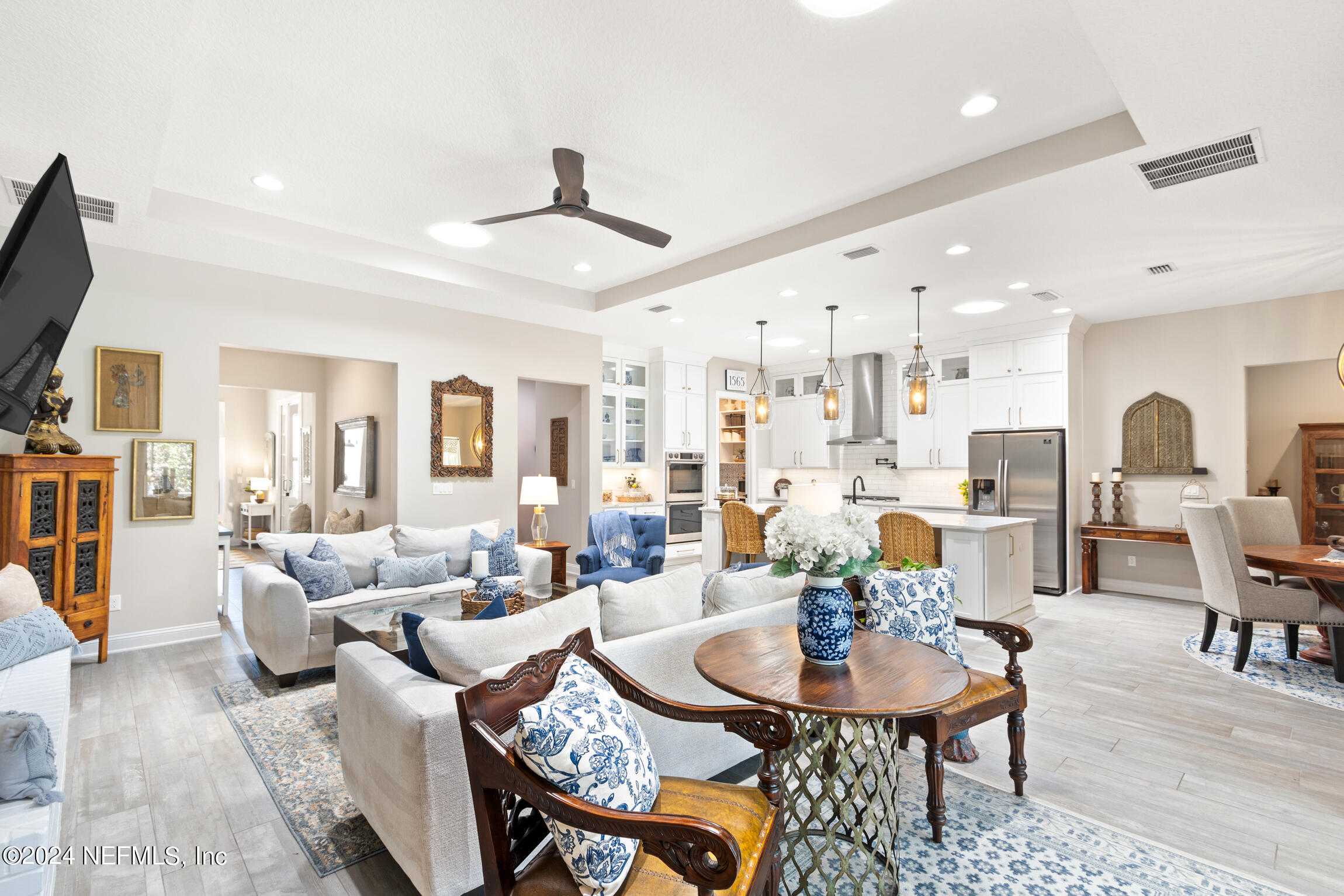 595 PESCADO Drive
