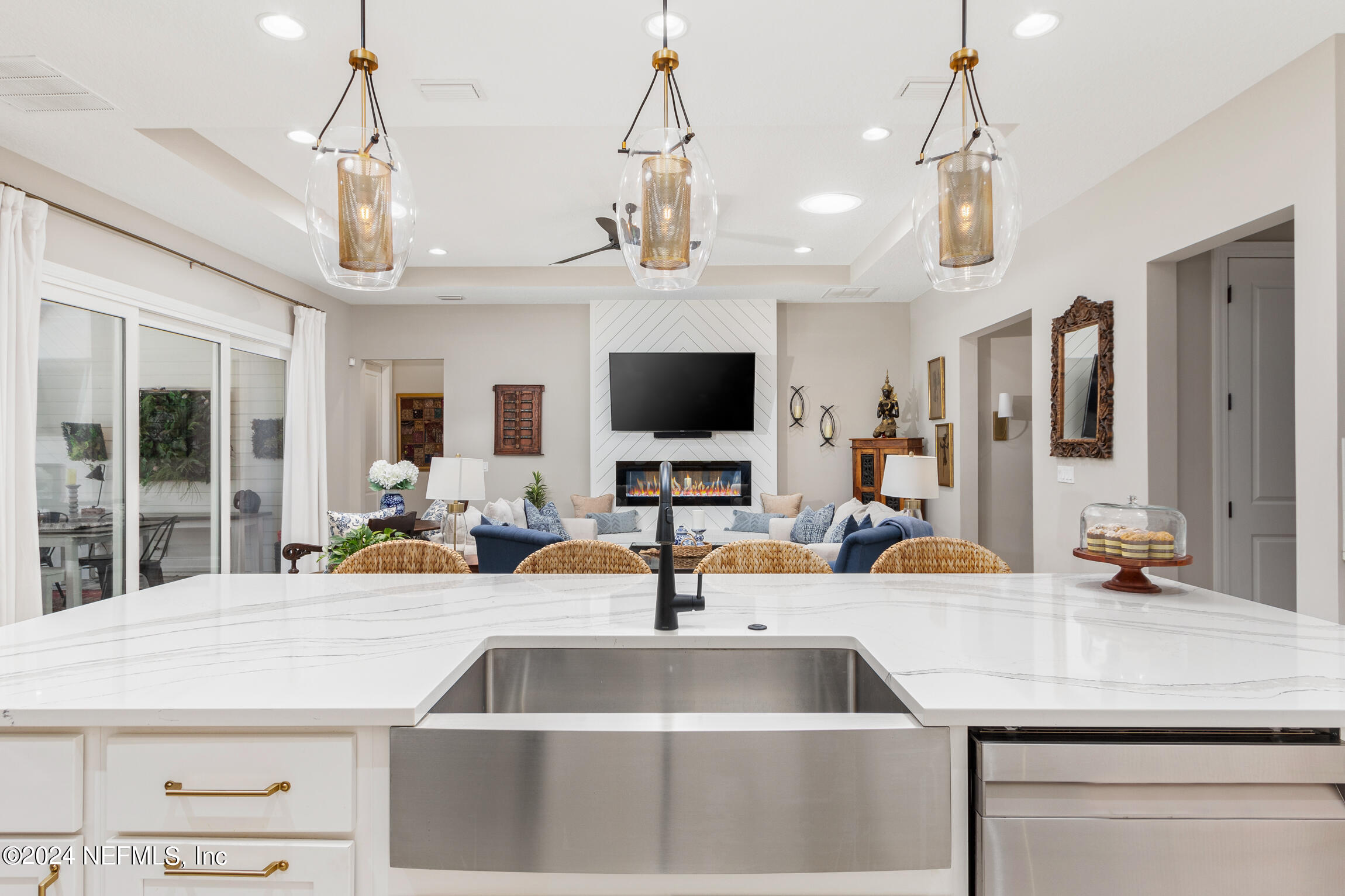 595 PESCADO Drive
