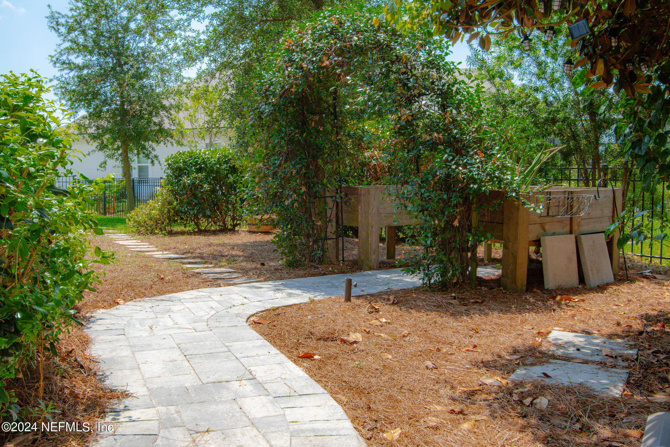 595 PESCADO Drive