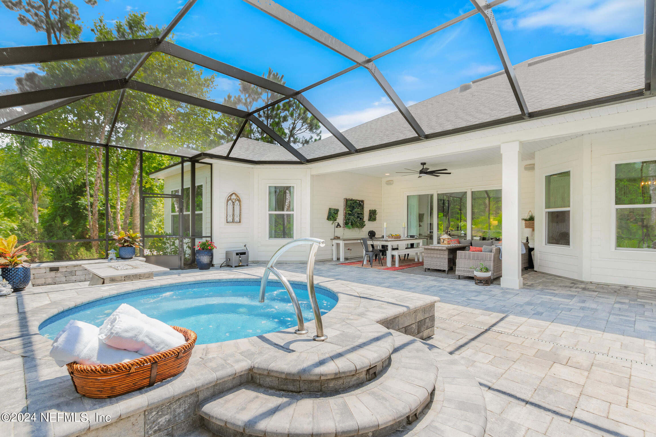 595 PESCADO Drive