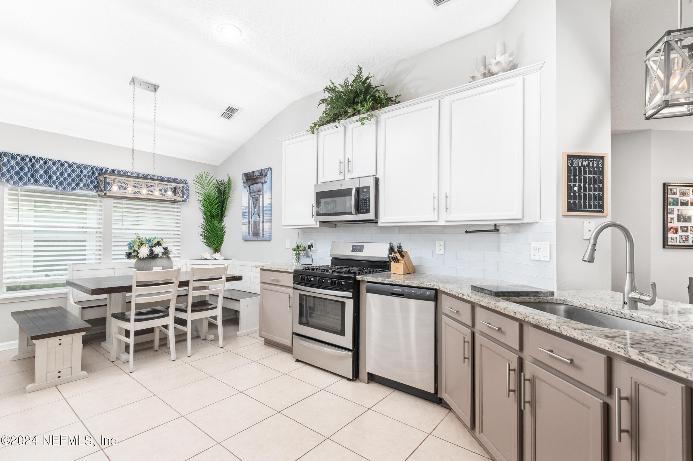 6091 GREEN POND Drive