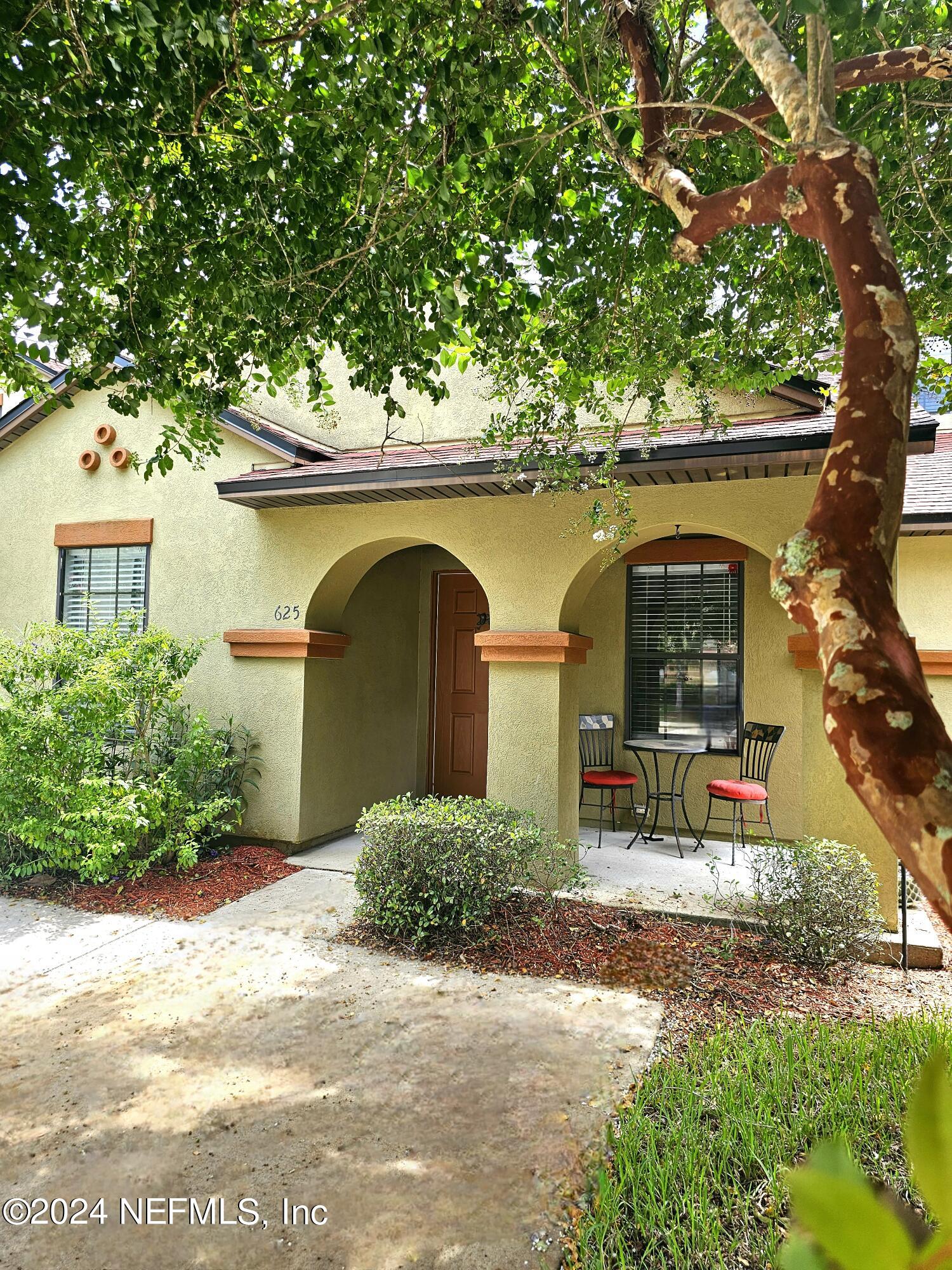 625 BRIAR WAY Lane, St. Johns