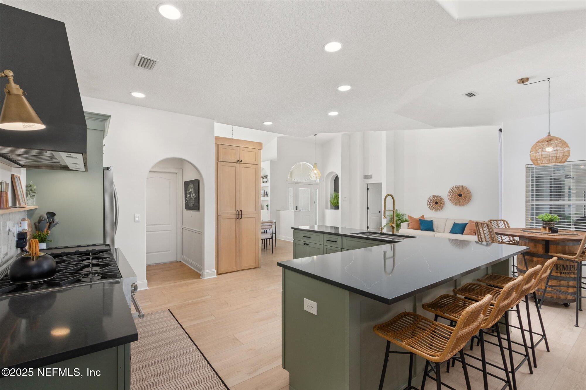 4 COLLIER Court