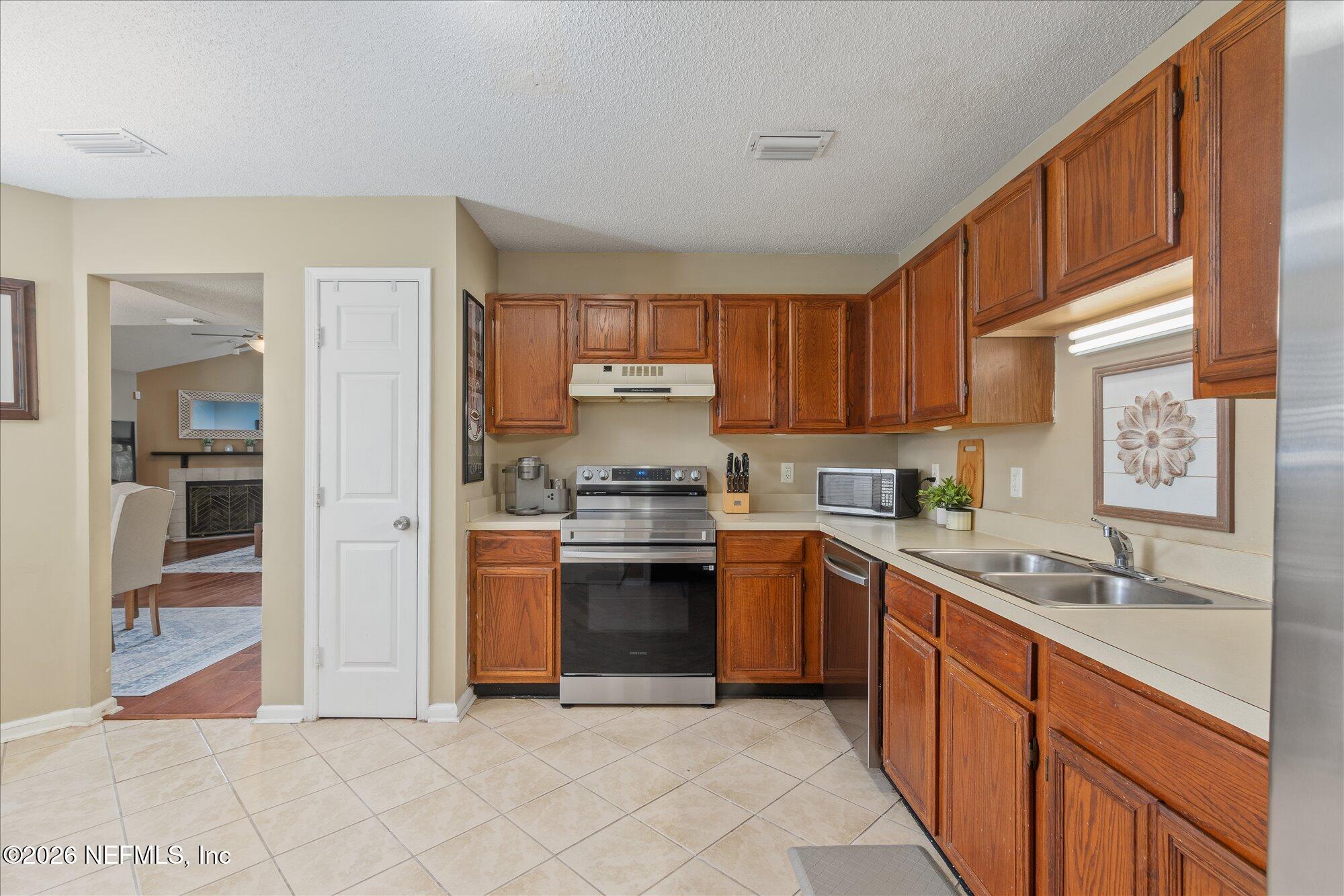 10518 RUNNING OAK Court