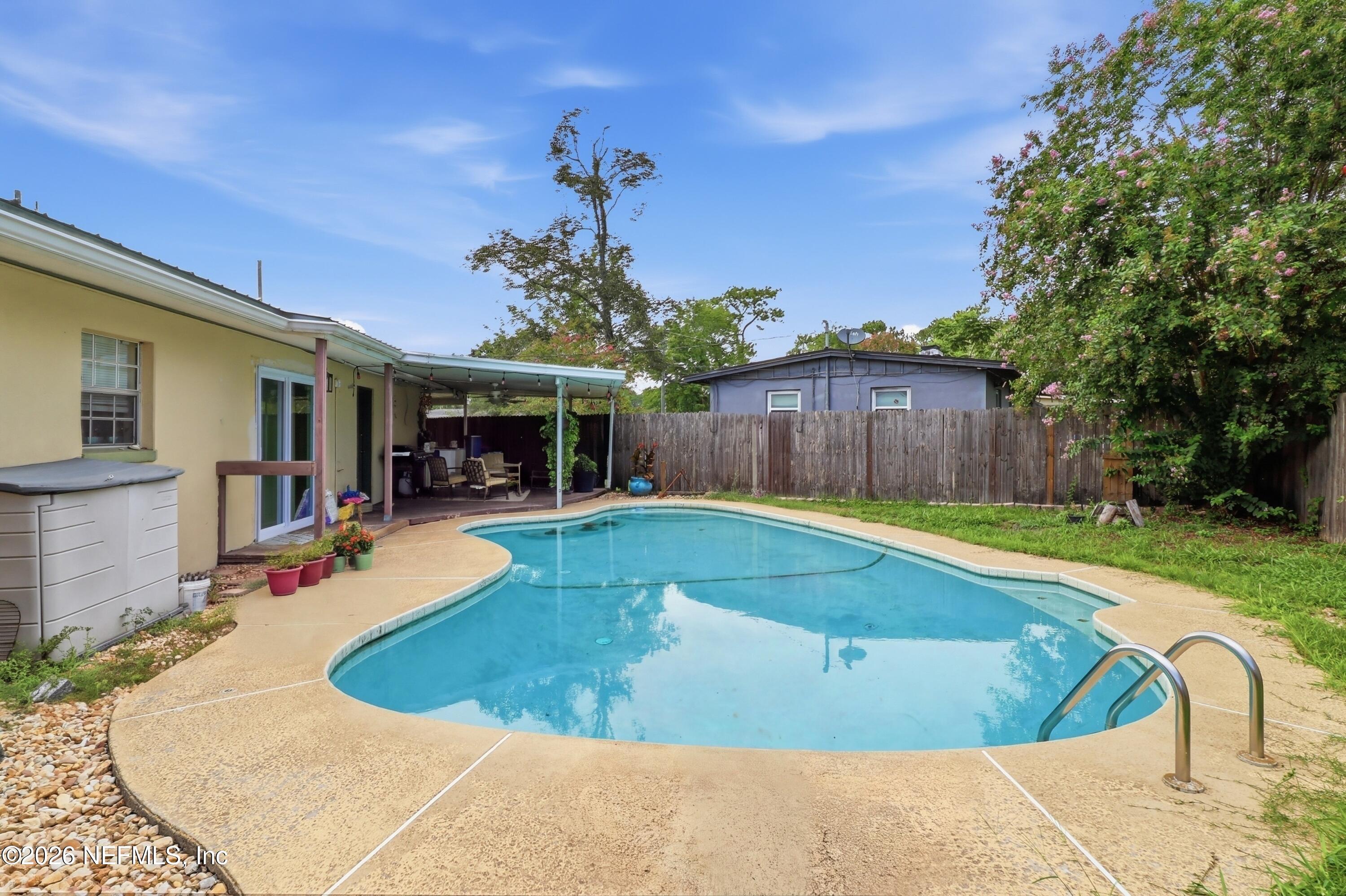 1927 MONTEAU Drive