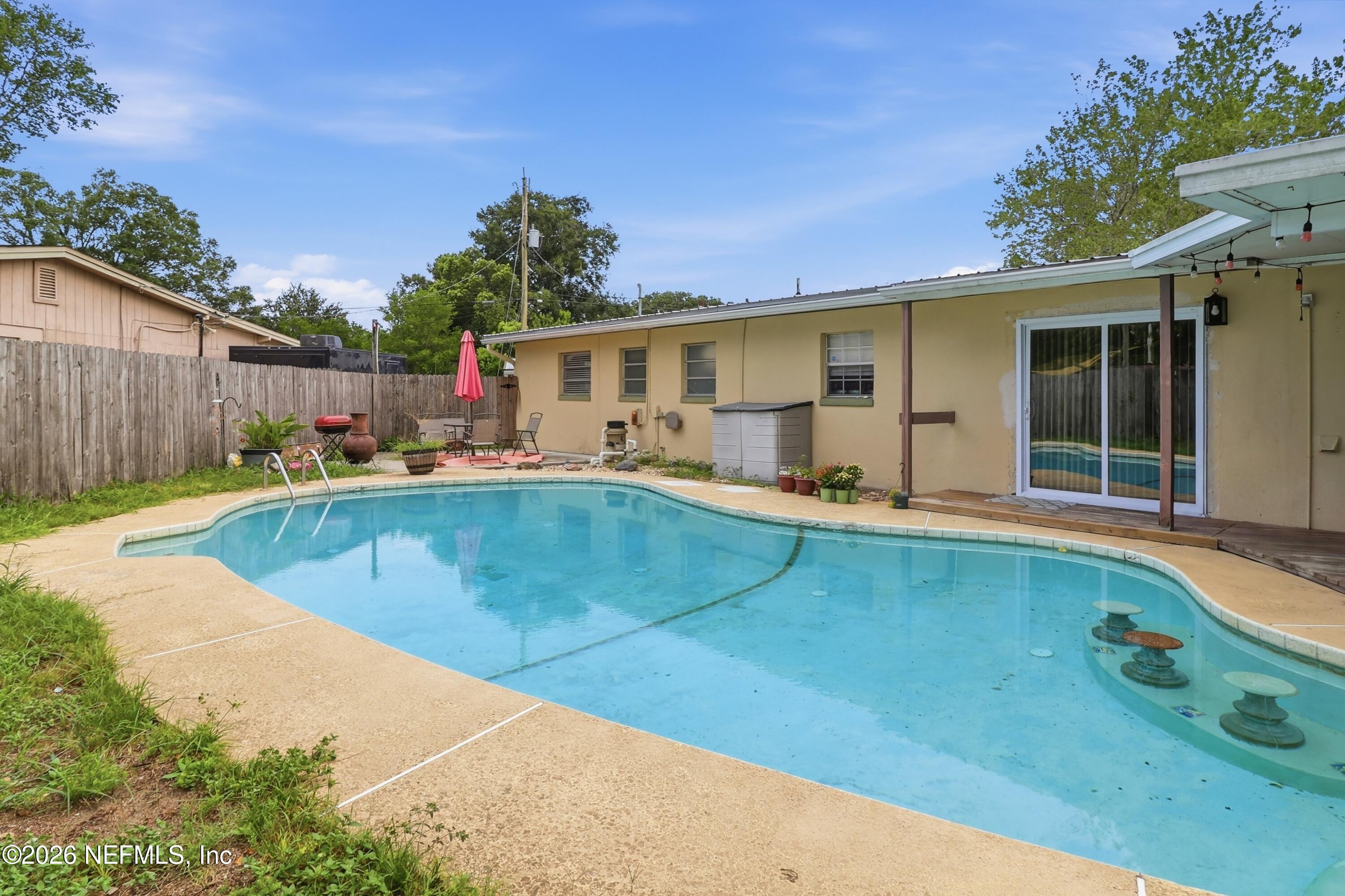 1927 MONTEAU Drive