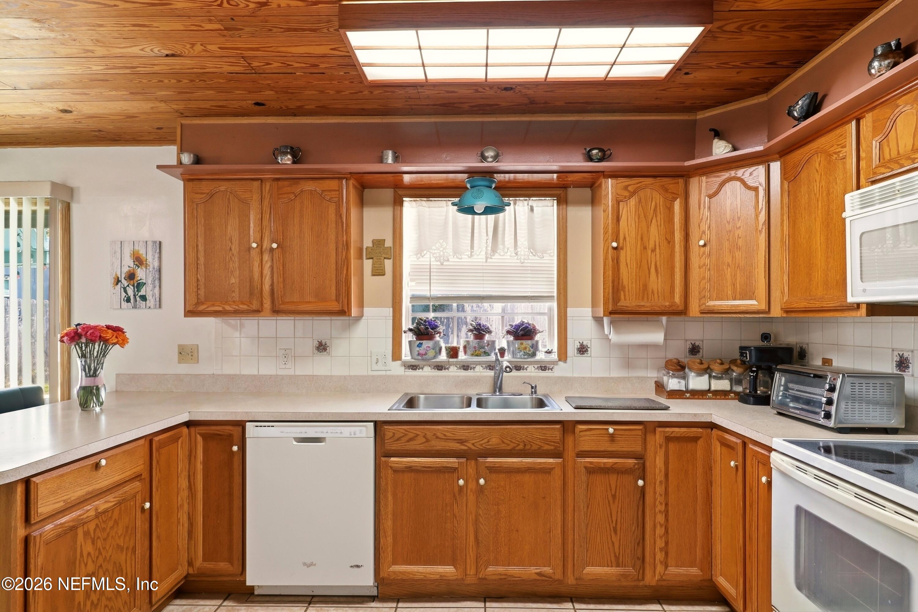 1927 MONTEAU Drive
