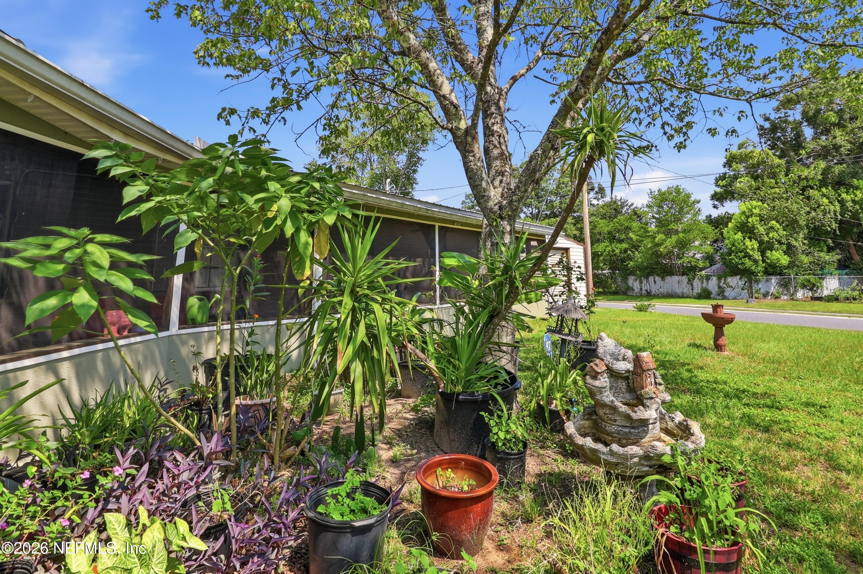 1927 MONTEAU Drive