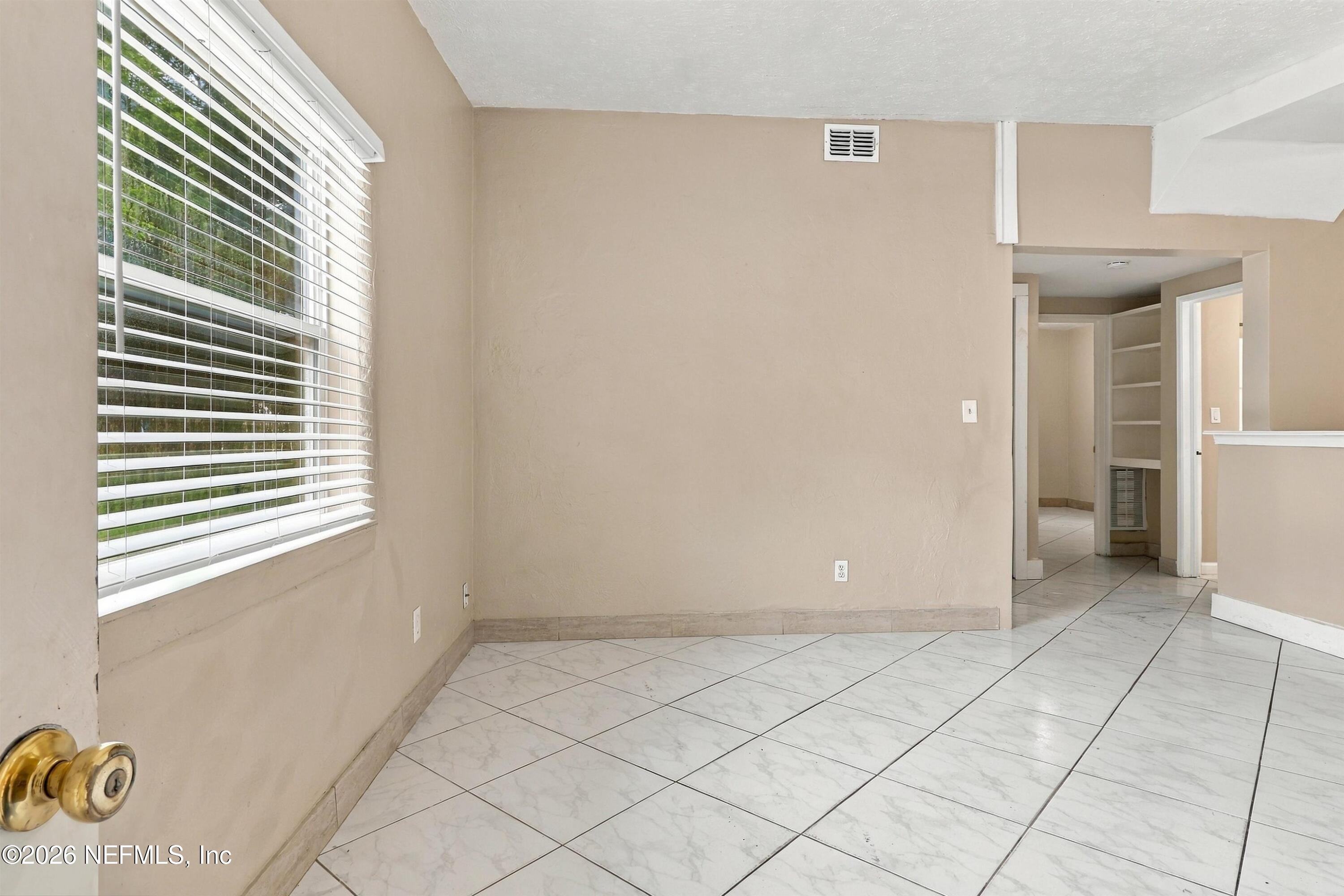 4117 E EVE Drive E