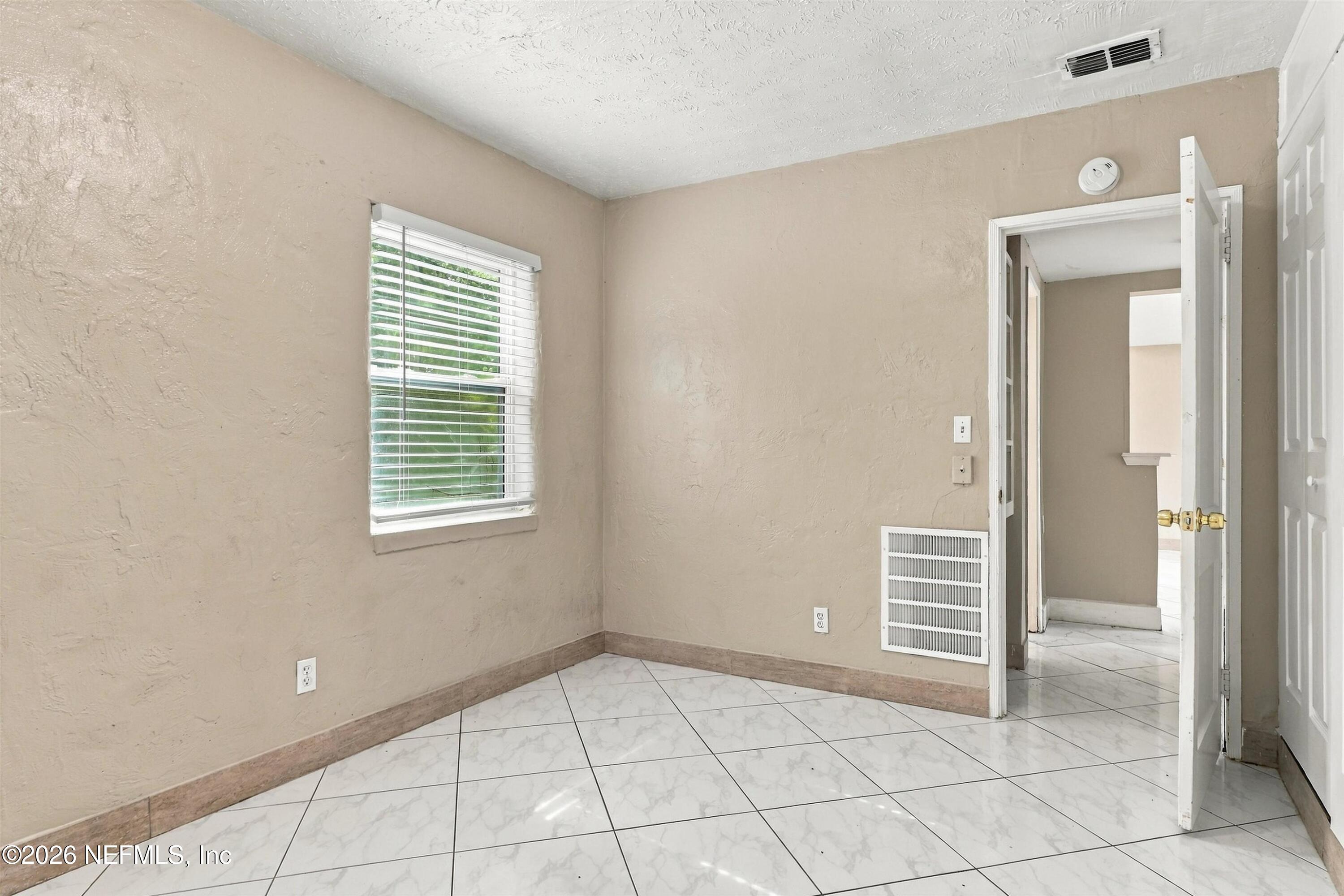 4117 E EVE Drive E