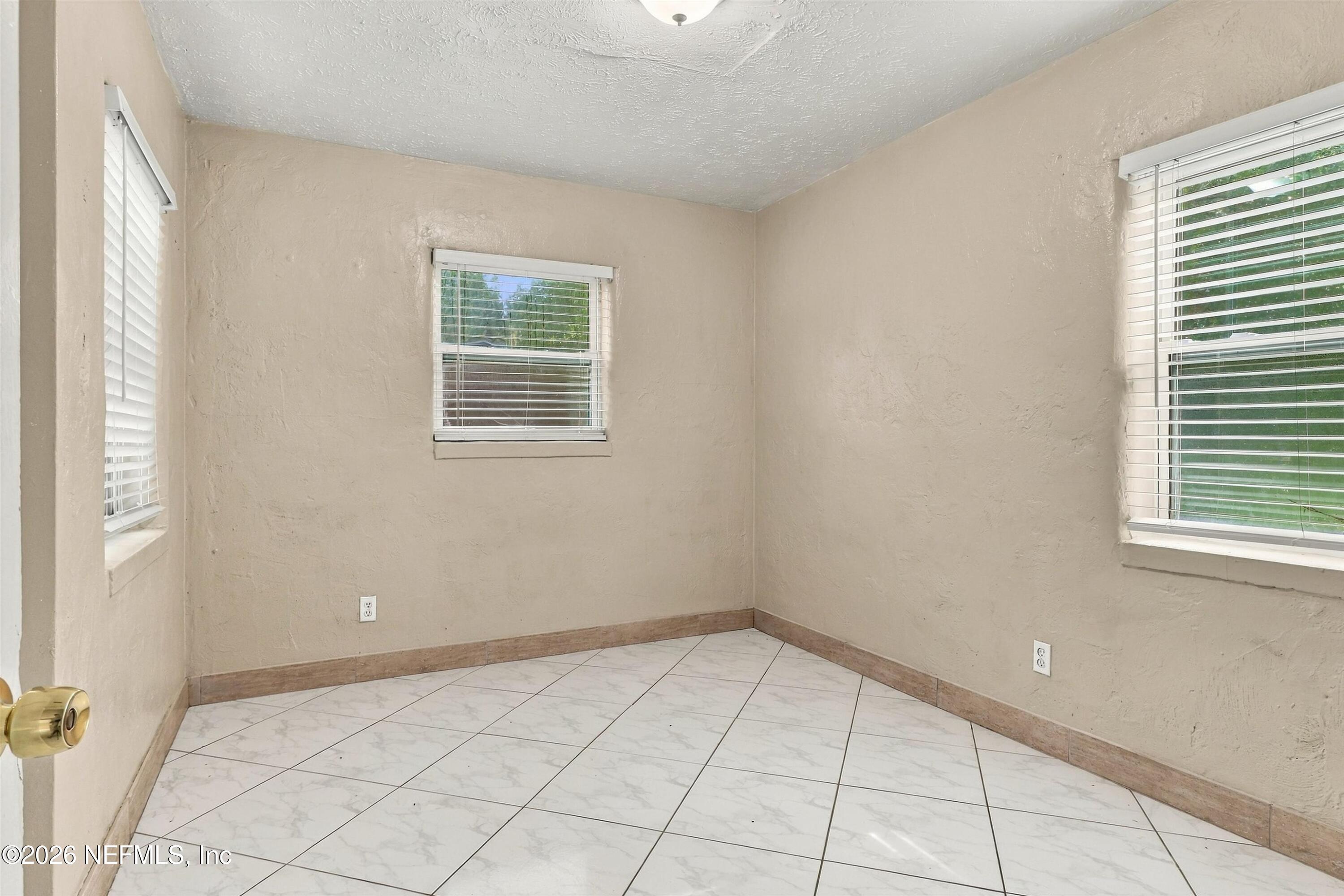 4117 E EVE Drive E