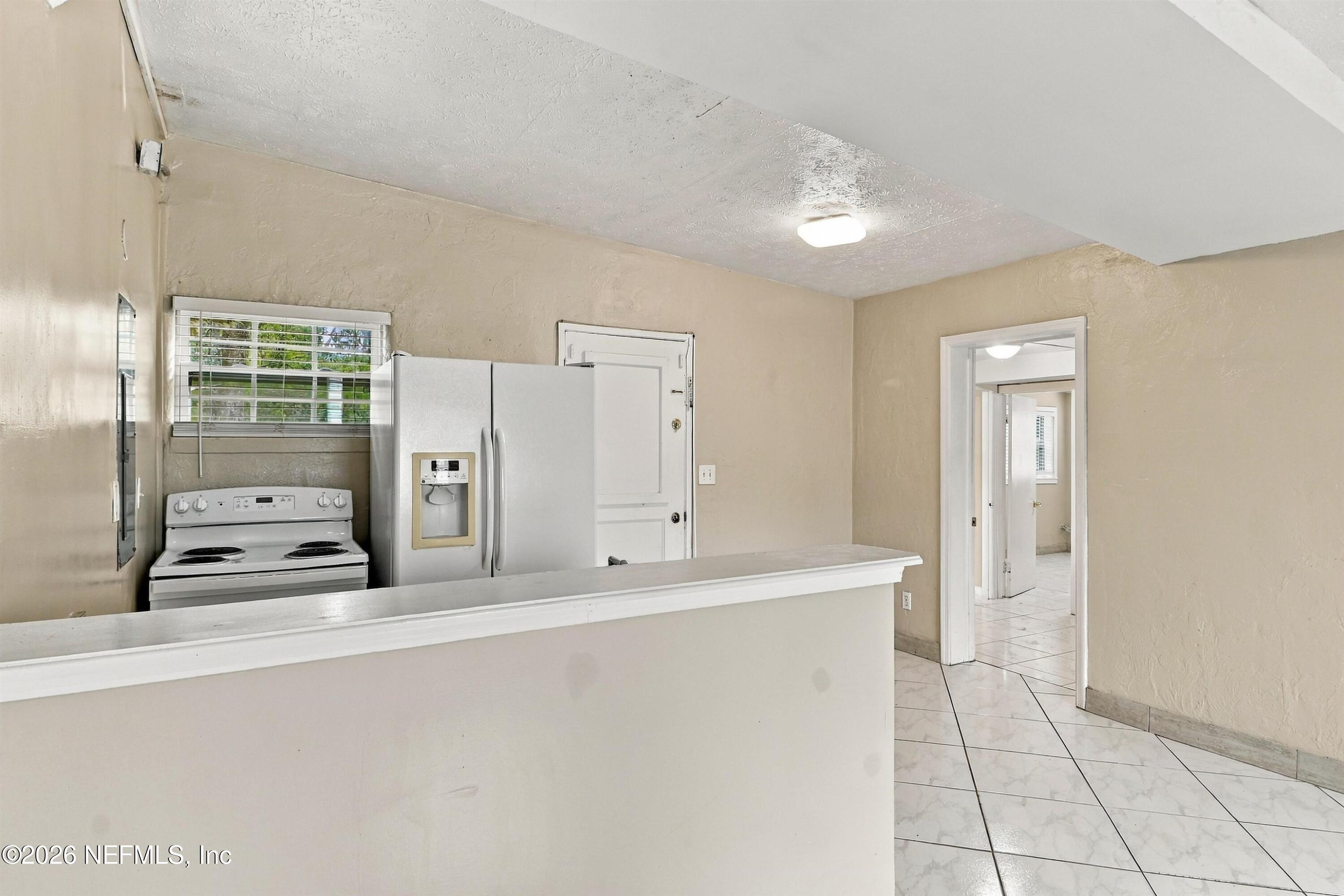 4117 E EVE Drive E