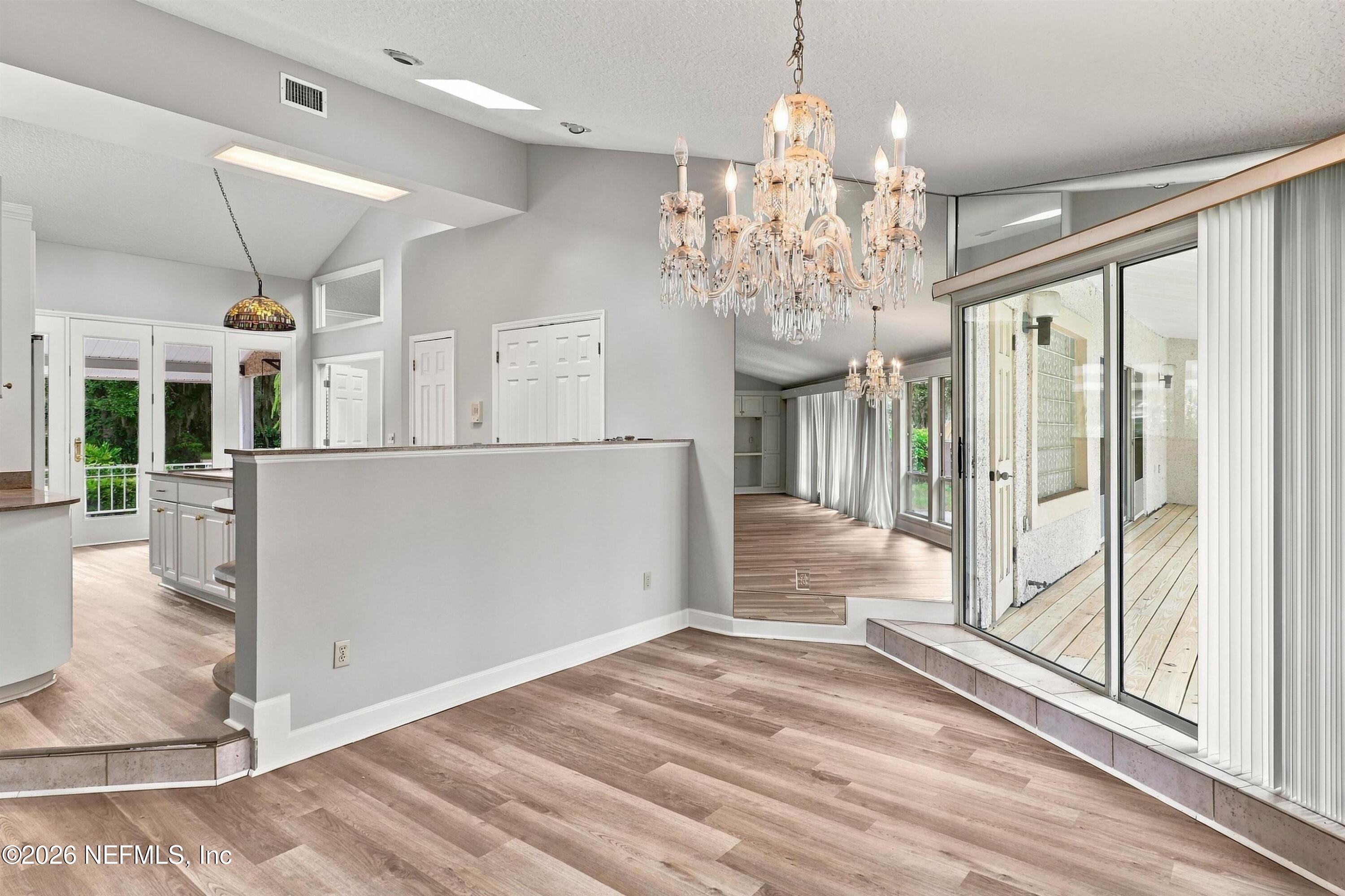60 ROSCOE Boulevard N
