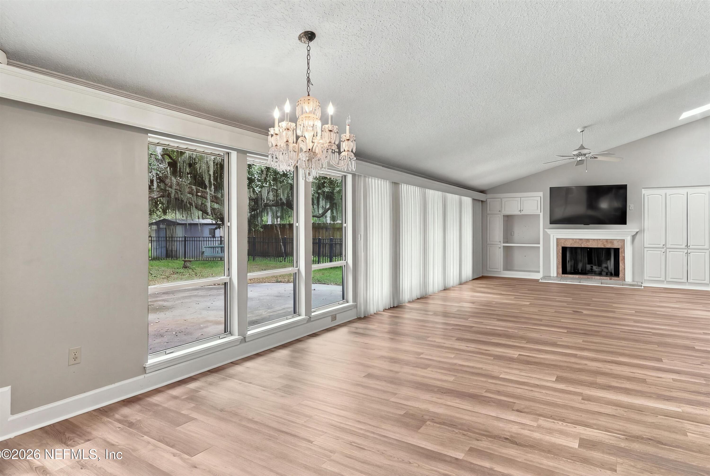 60 ROSCOE Boulevard N