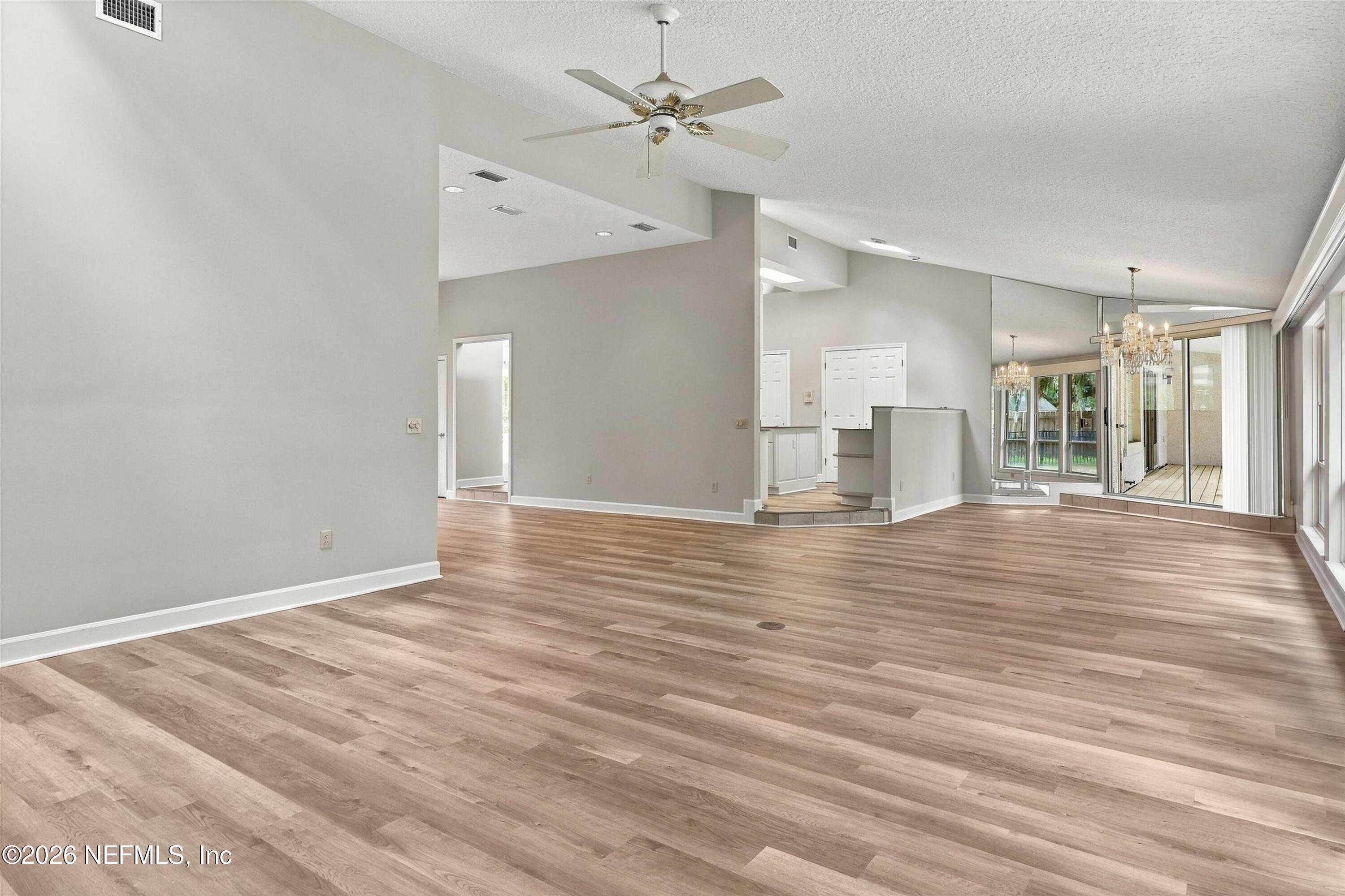 60 ROSCOE Boulevard N