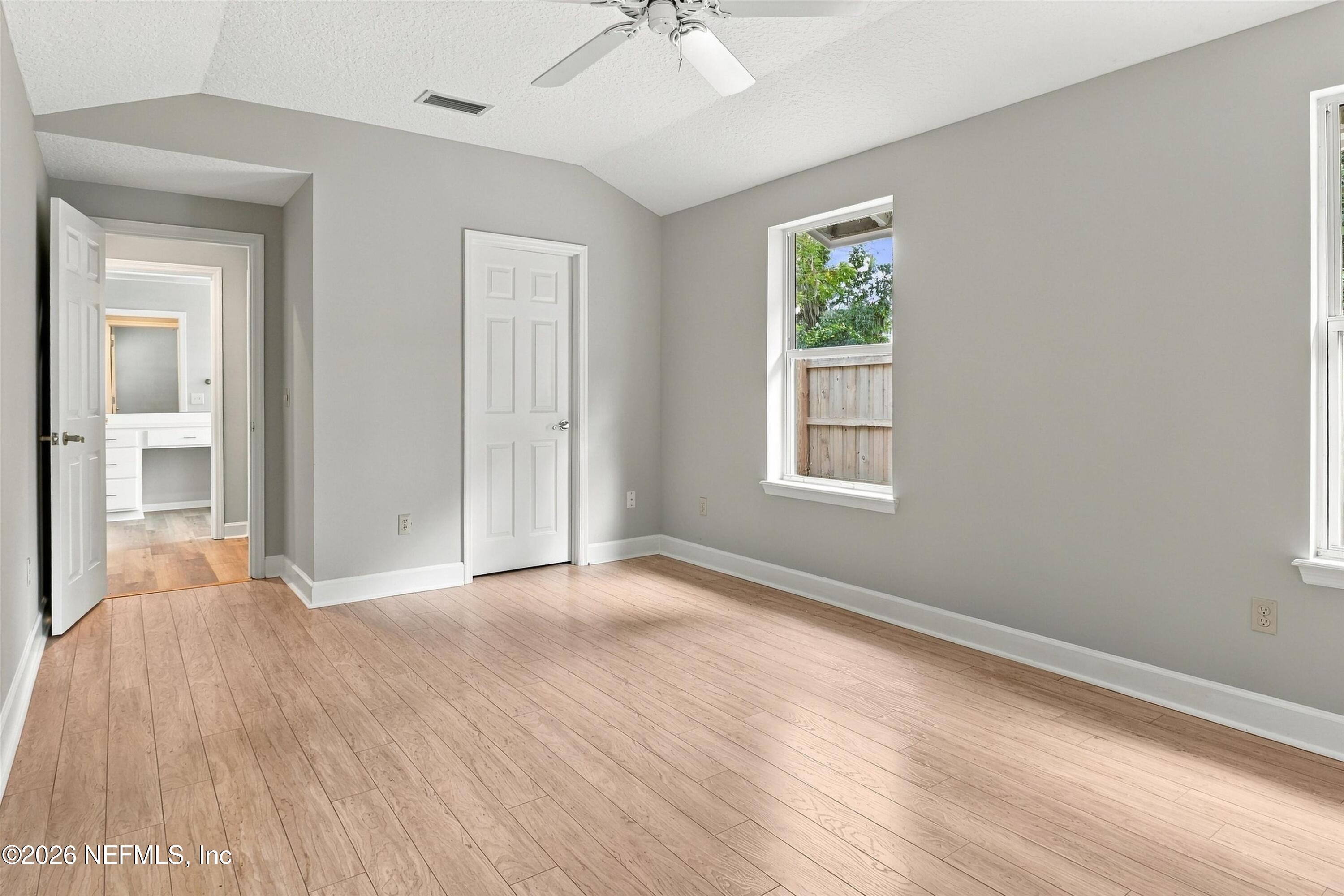 60 ROSCOE Boulevard N