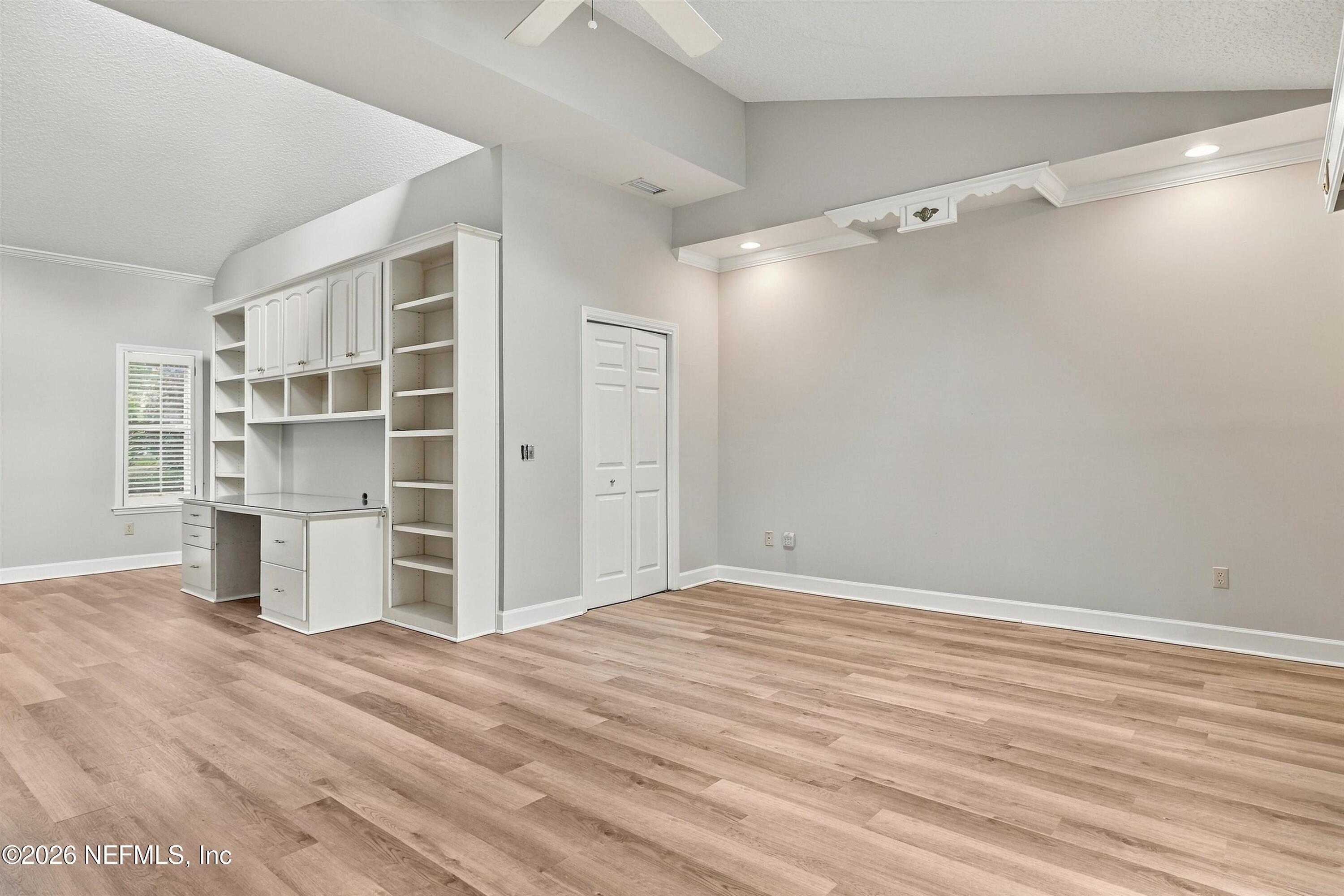 60 ROSCOE Boulevard N
