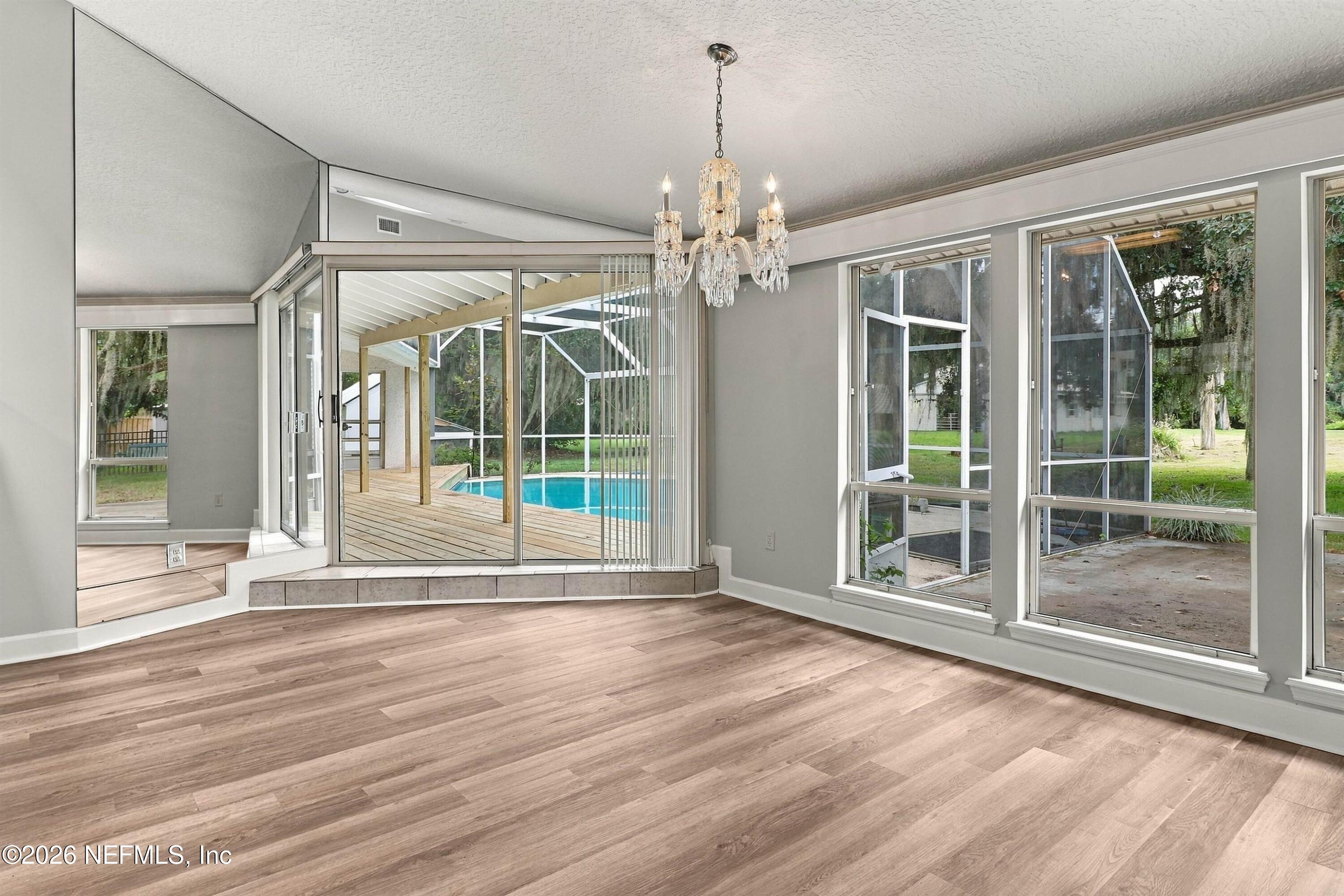 60 ROSCOE Boulevard N