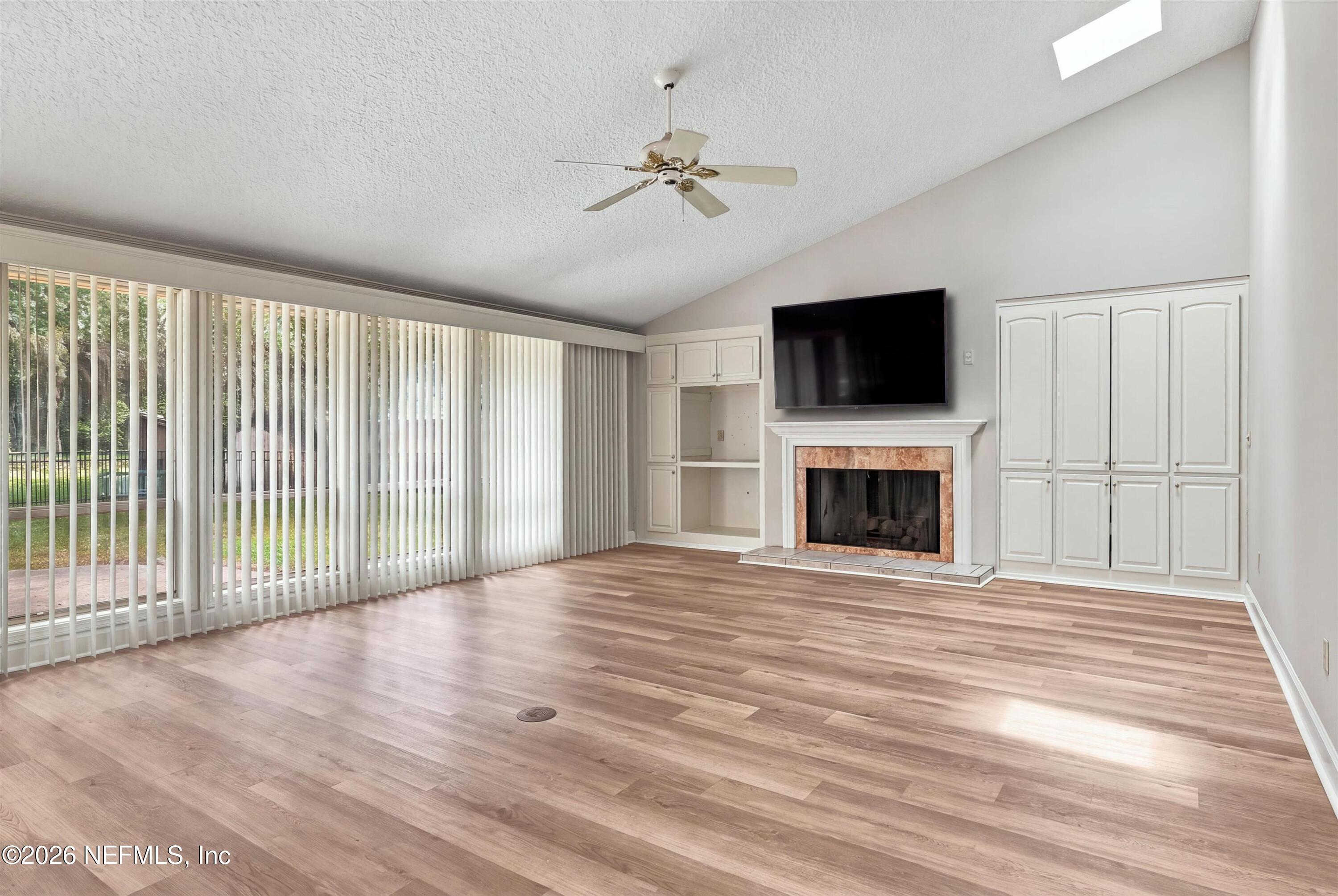 60 ROSCOE Boulevard N