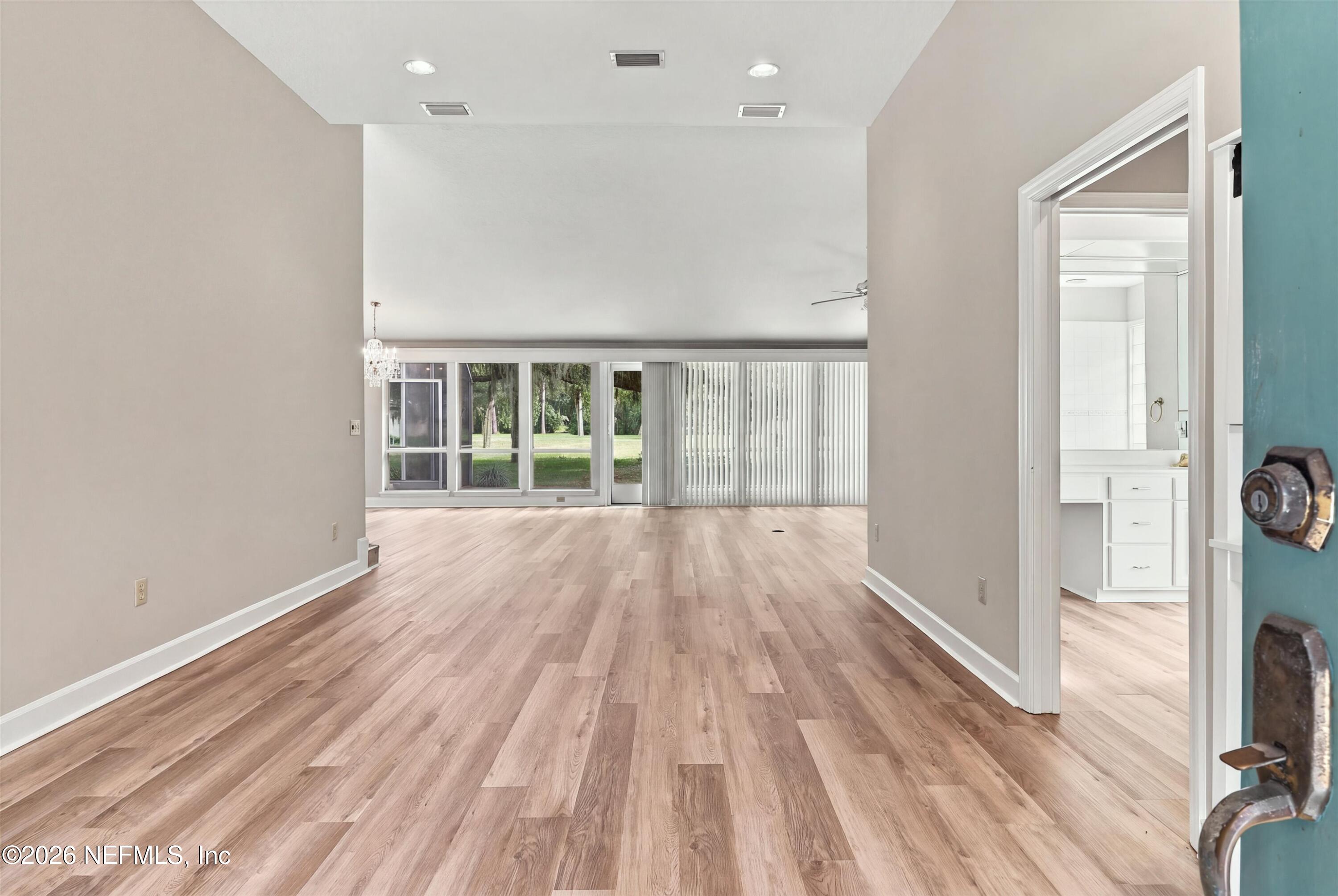 60 ROSCOE Boulevard N
