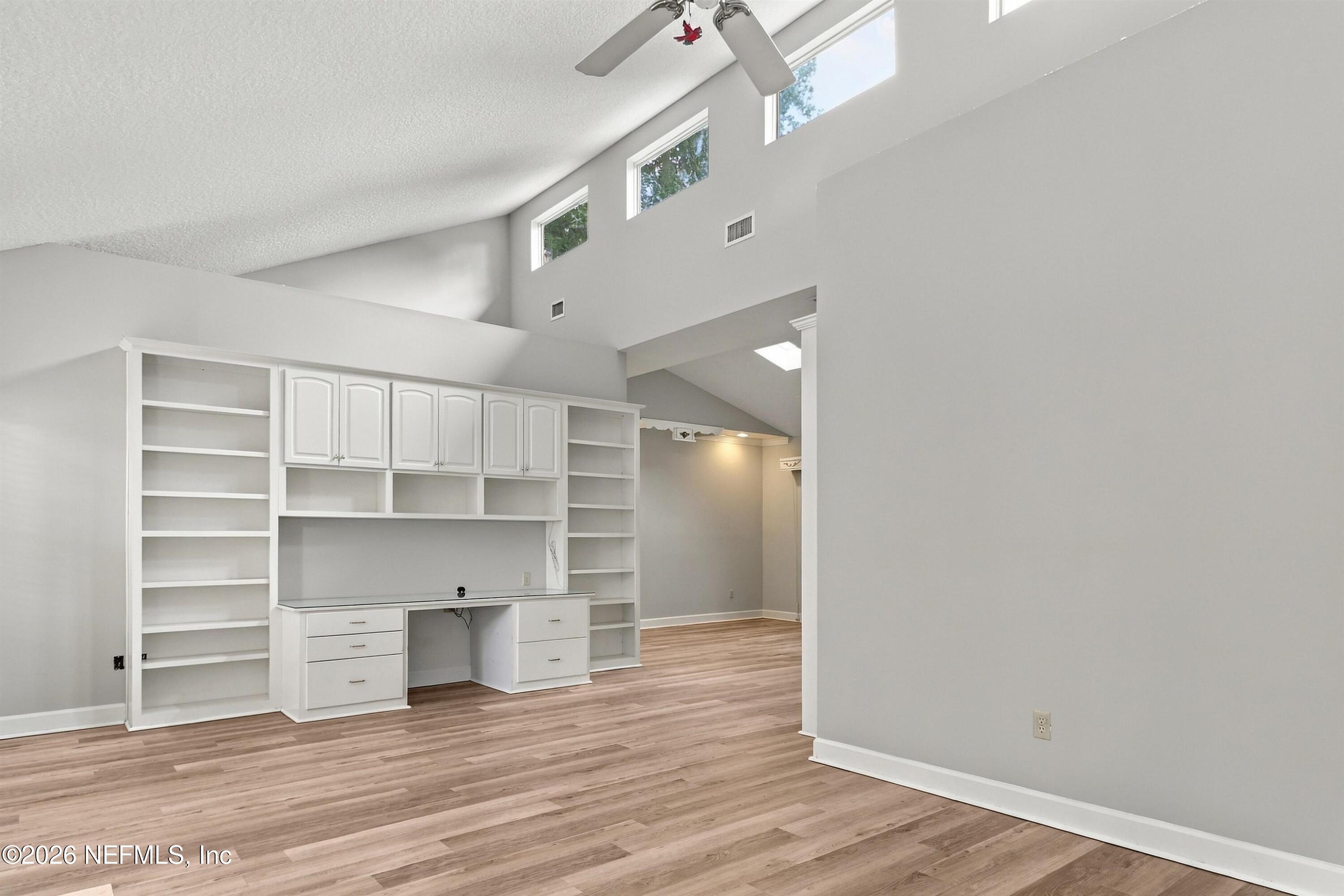 60 ROSCOE Boulevard N