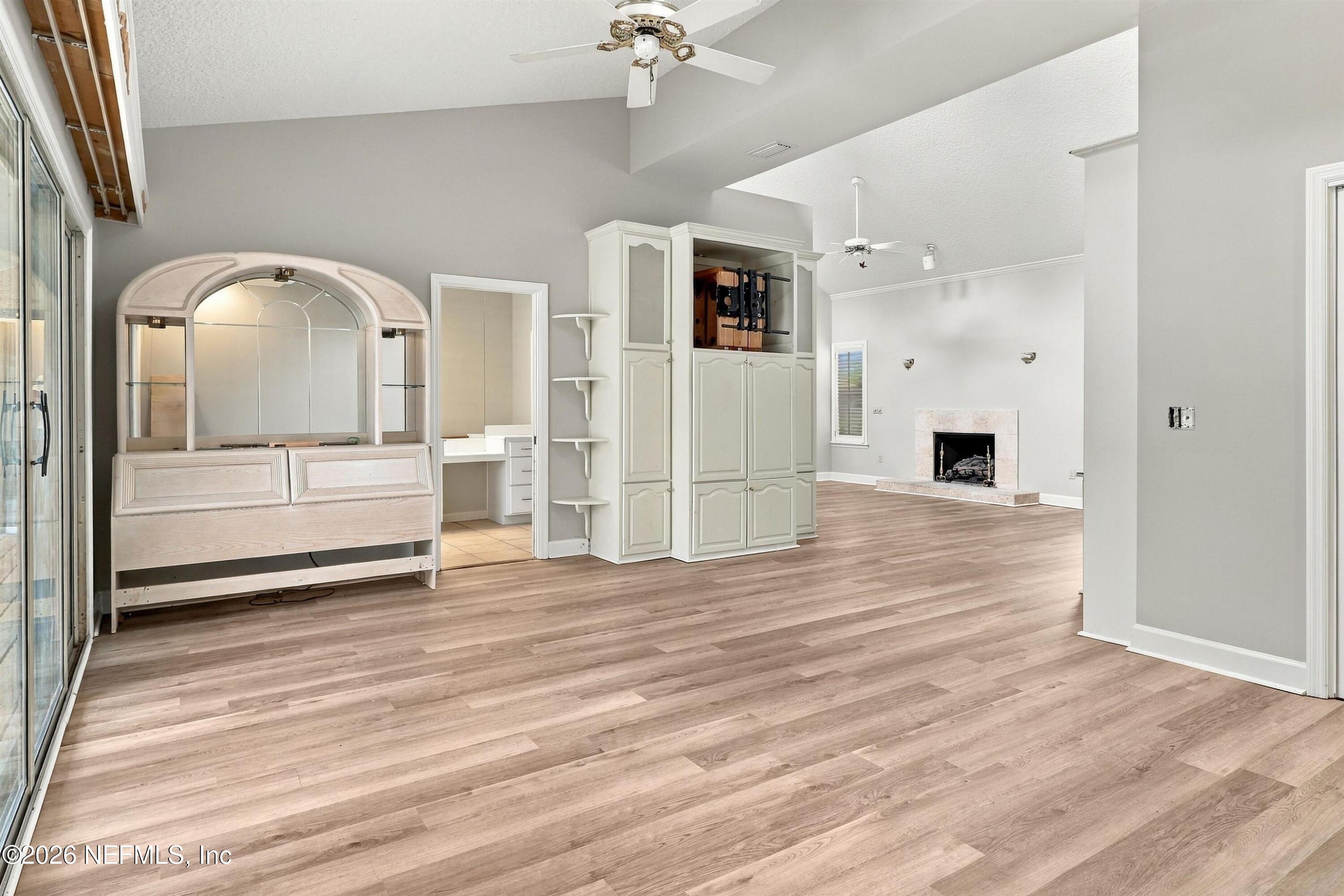 60 ROSCOE Boulevard N