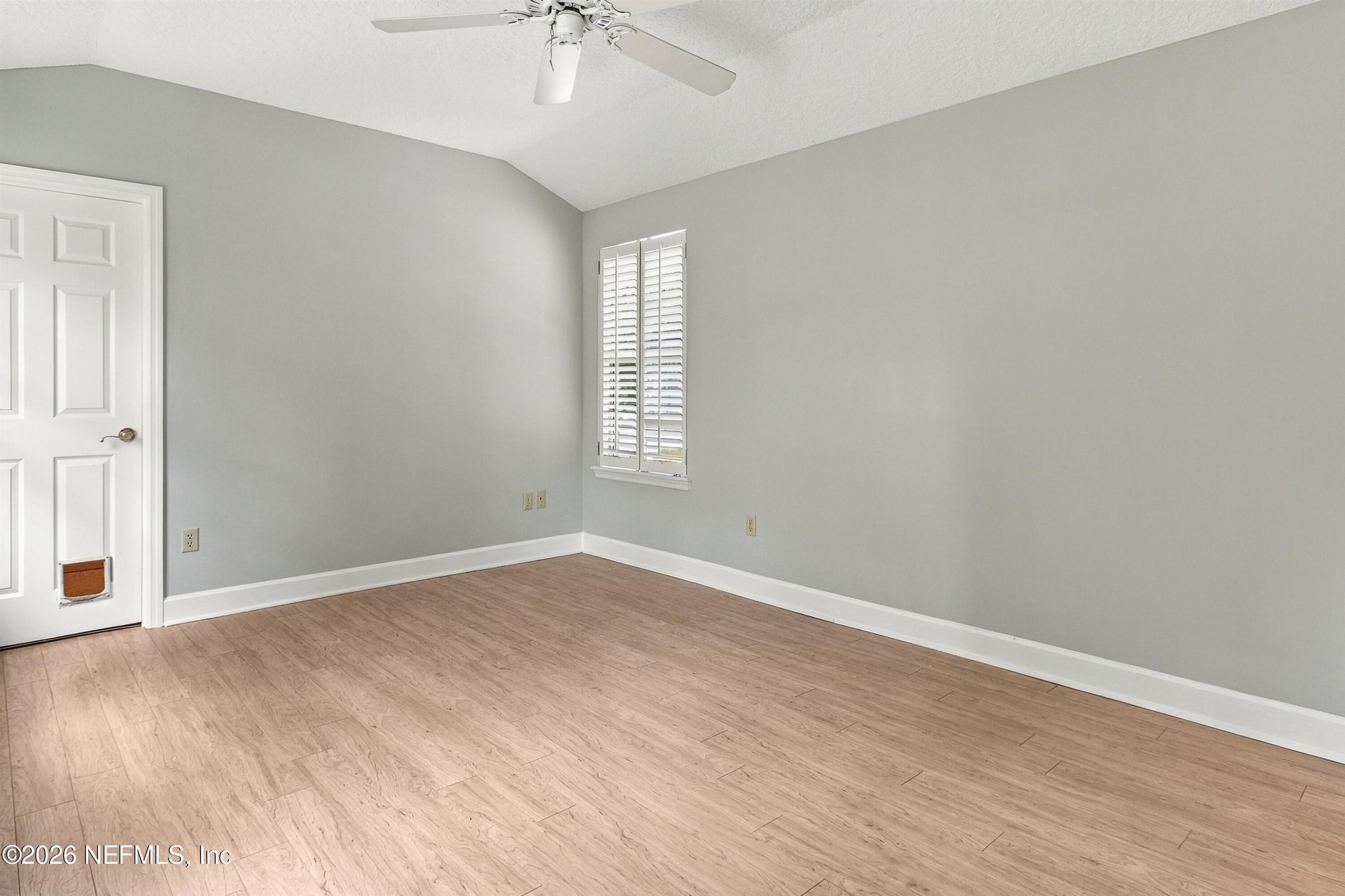 60 ROSCOE Boulevard N